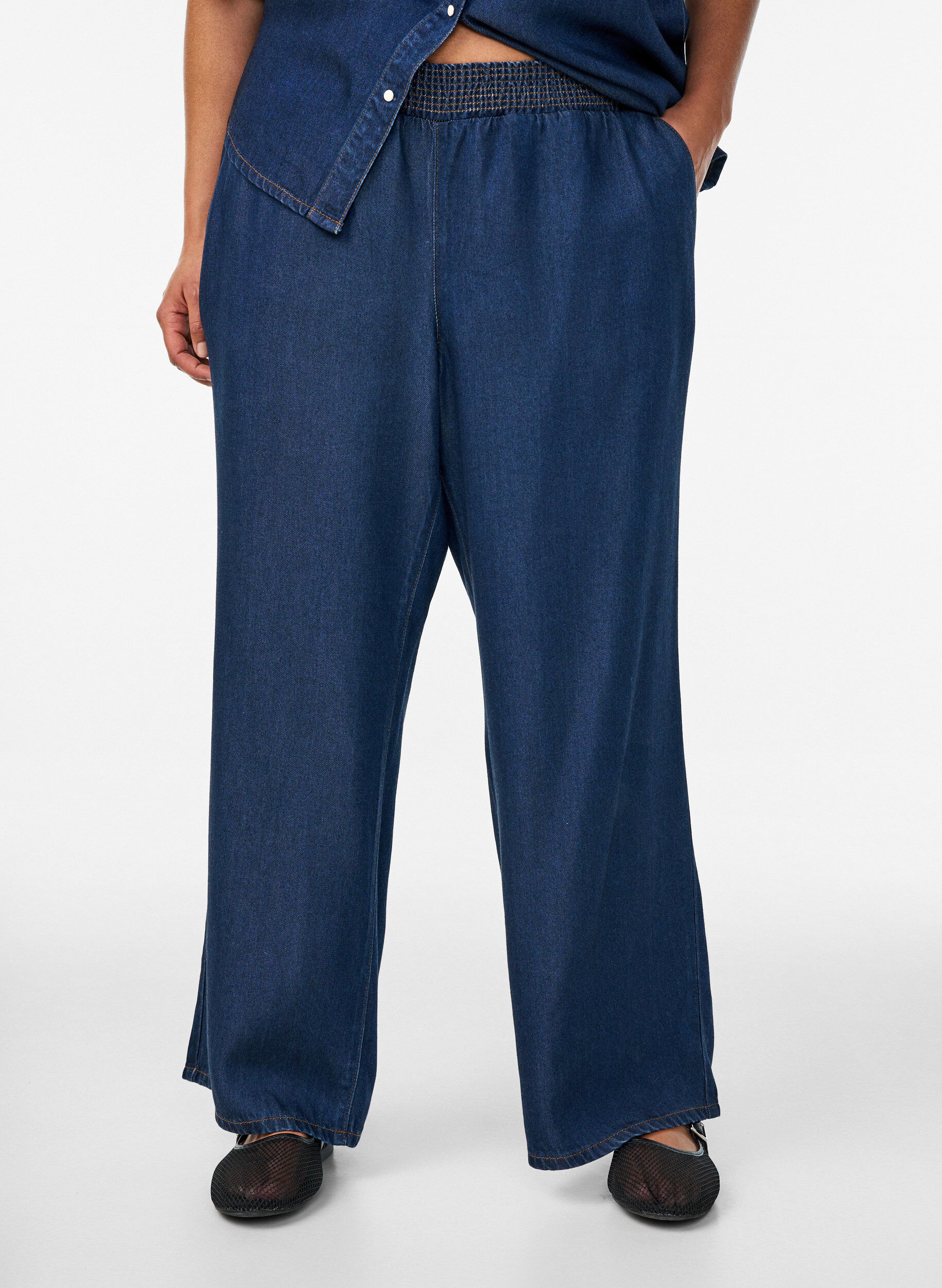 Zizzi Weite Lyocellhose in Denim-Optik, Blau, Model image number 2