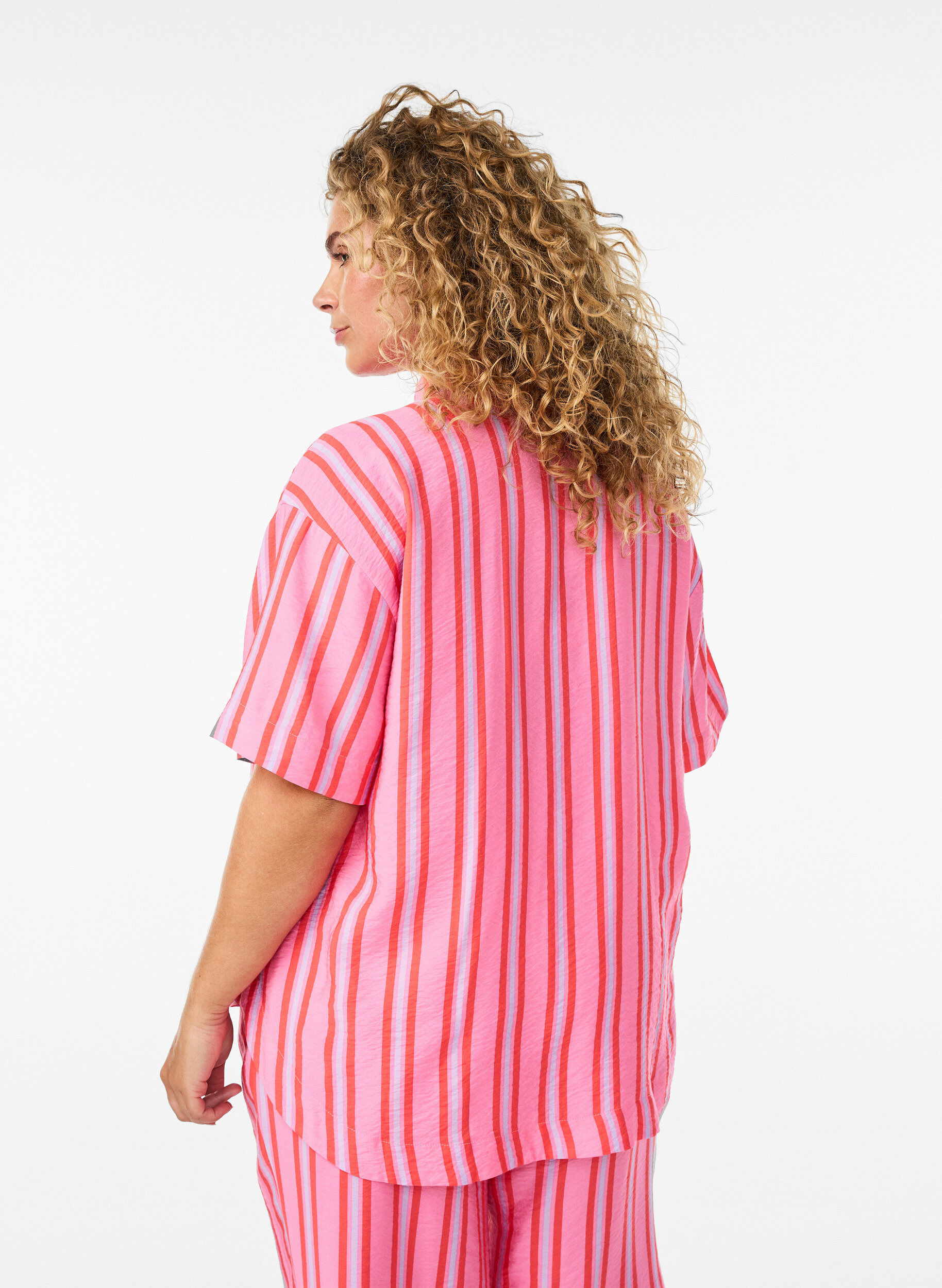 ZizziGestreifte Bluse aus Viskose mit kurzen &Auml;rmeln, Pink, Model image number 2