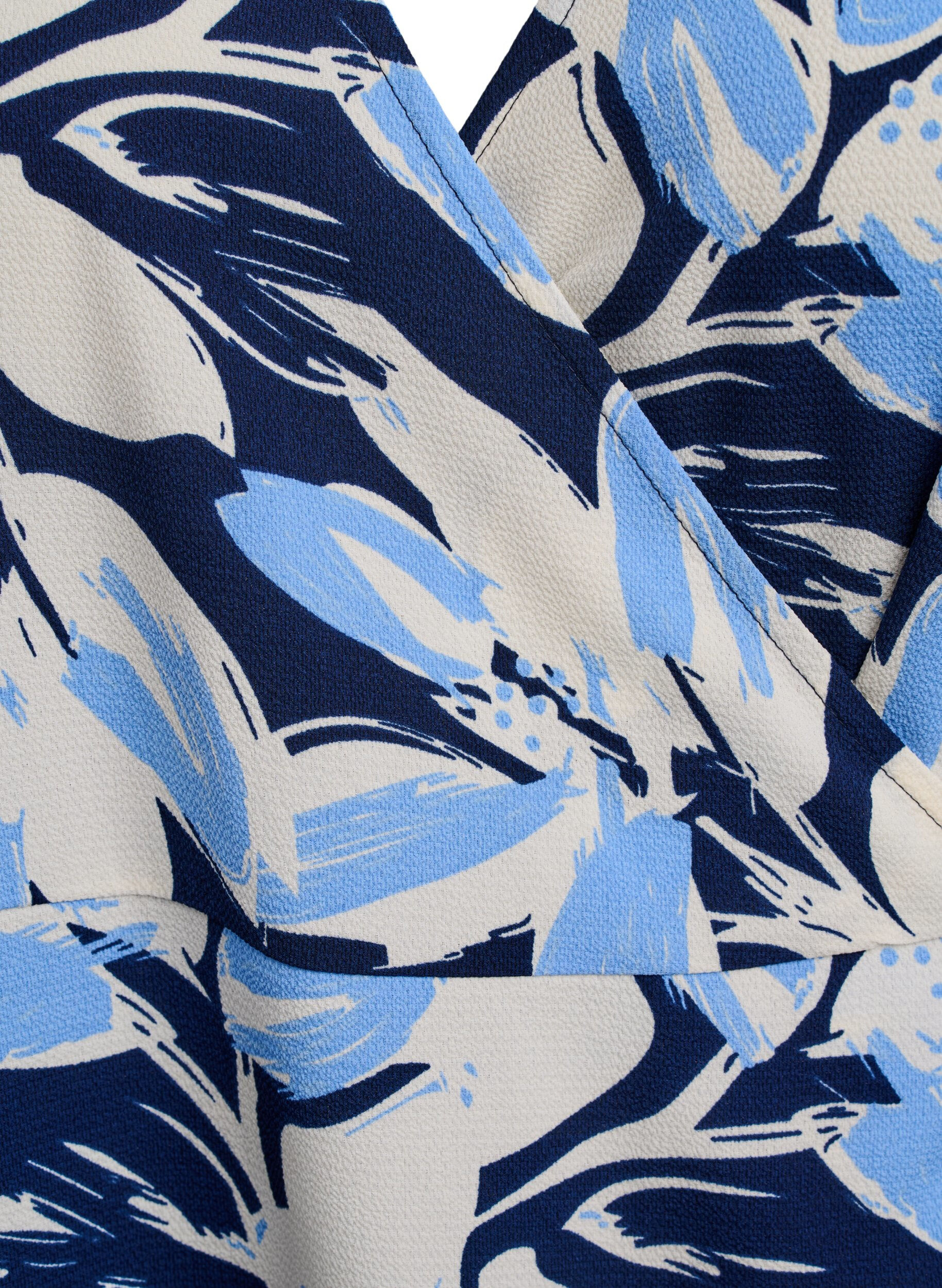 Zizzi Gebl&uuml;mtes Wickelkleid mit kurzen &Auml;rmeln, Blau, Packshot image number 2