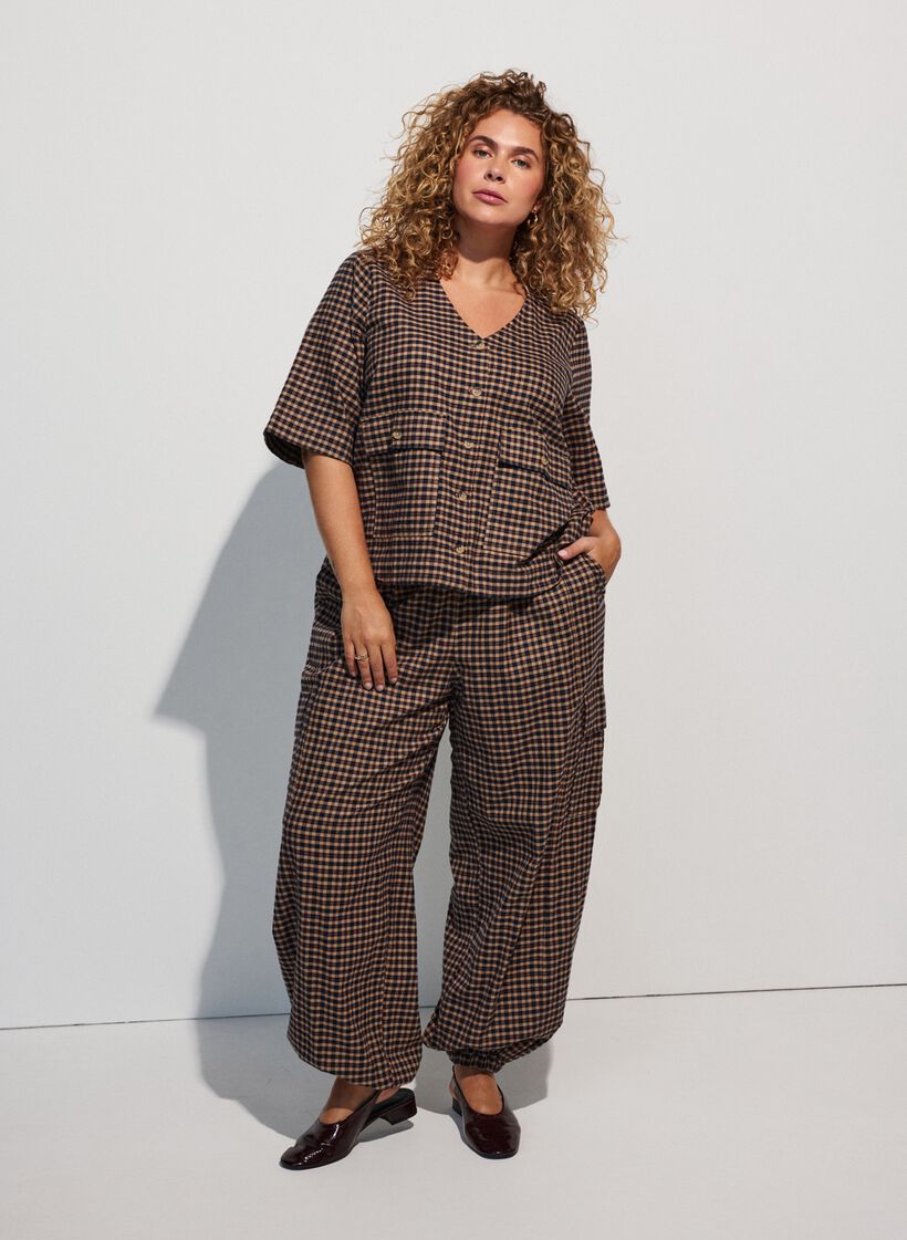 L&auml;ssiger karierter Gesamtlook, , Model