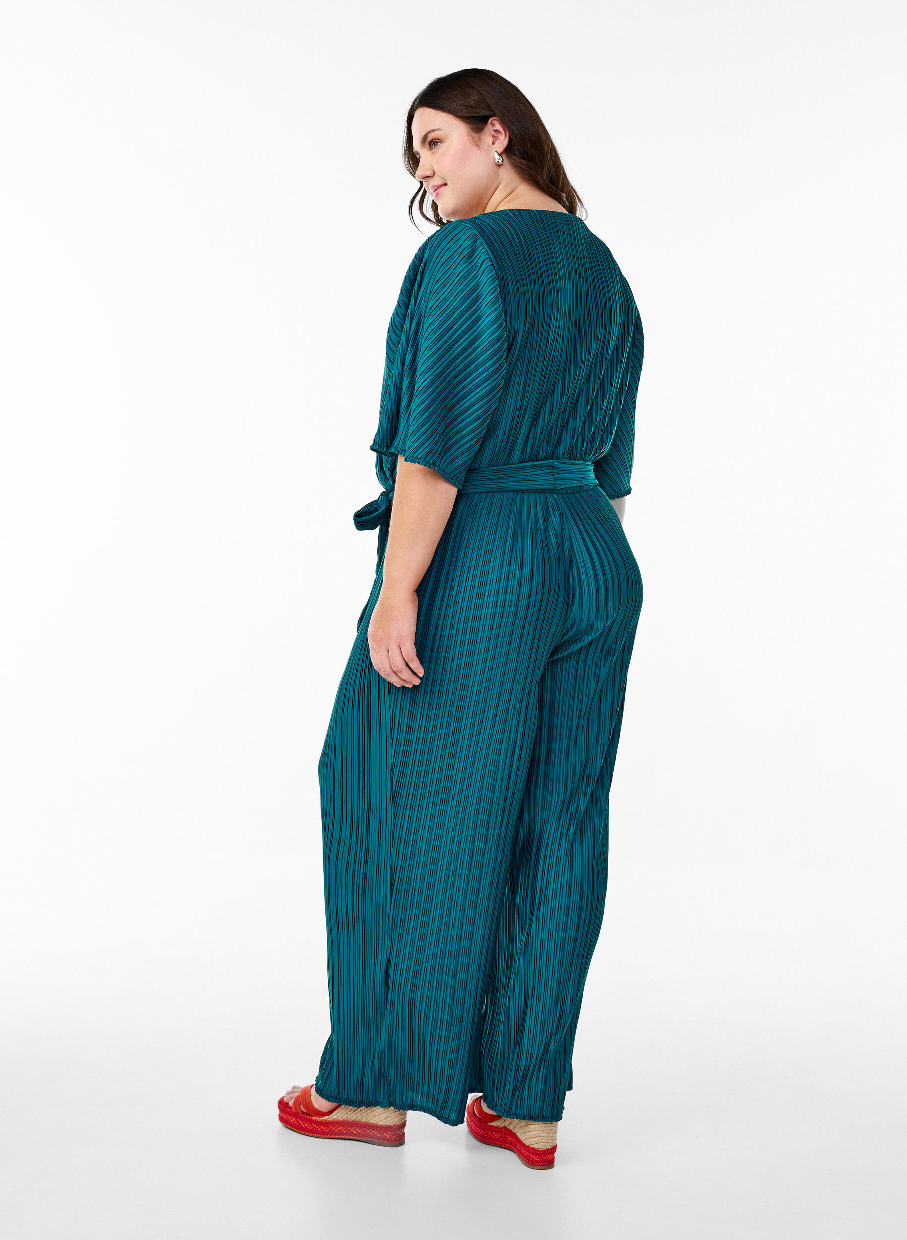 Zizzi Jumpsuit mit Falten, Bindedetail und weiten &Auml;rmeln, Blau, Model image number 1