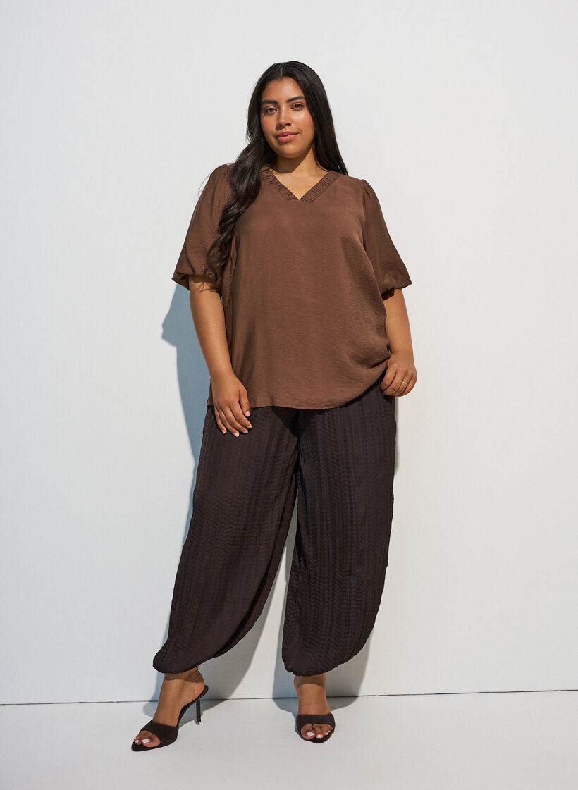 Bluse mit Ballon&auml;rmeln und V-Ausschnitt, Braun, Model image number 1