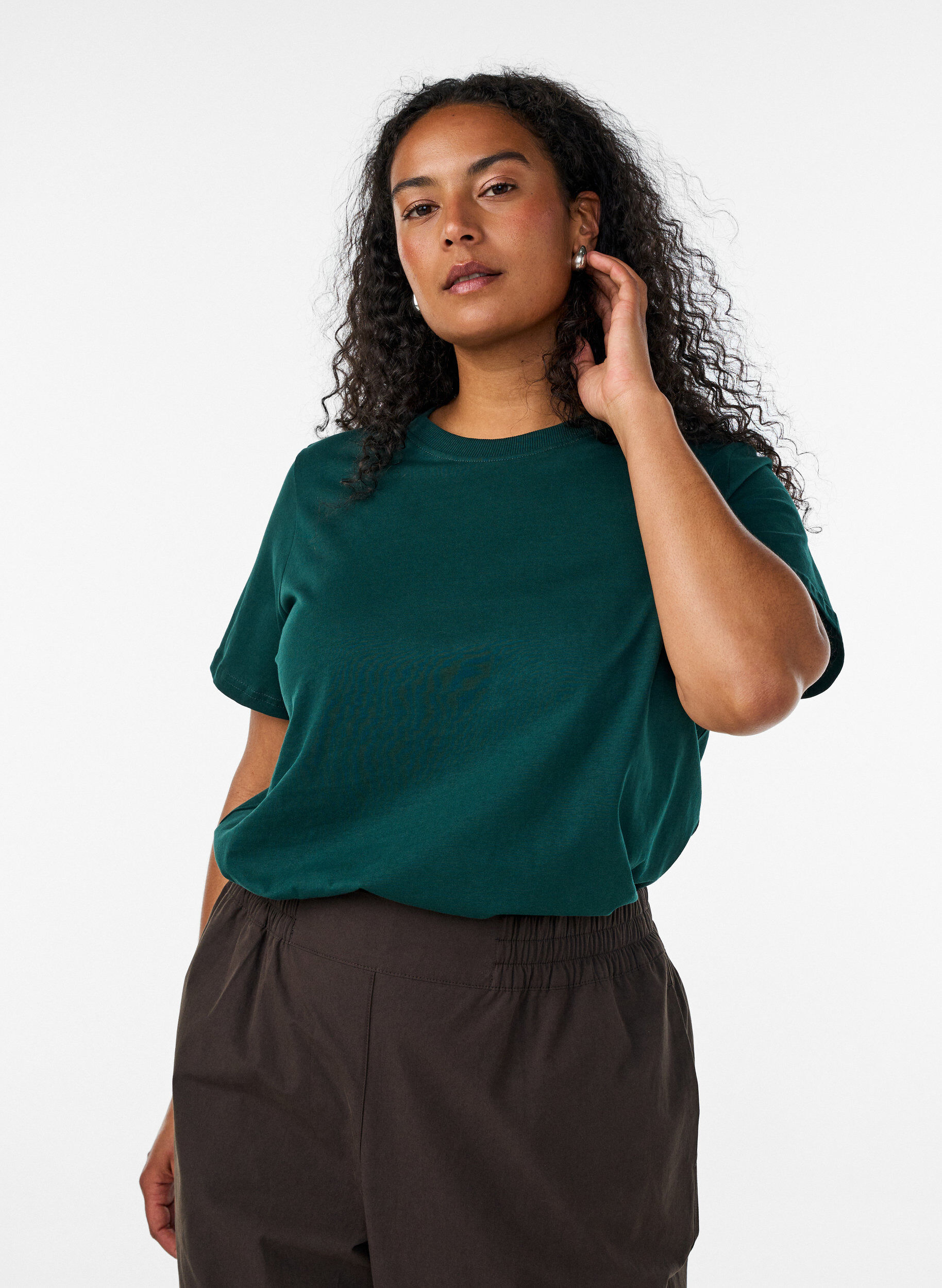 ZizziBasic T-Shirt aus Baumwolle mit Rundhalsausschnitt, Gr&uuml;n, Model image number 0