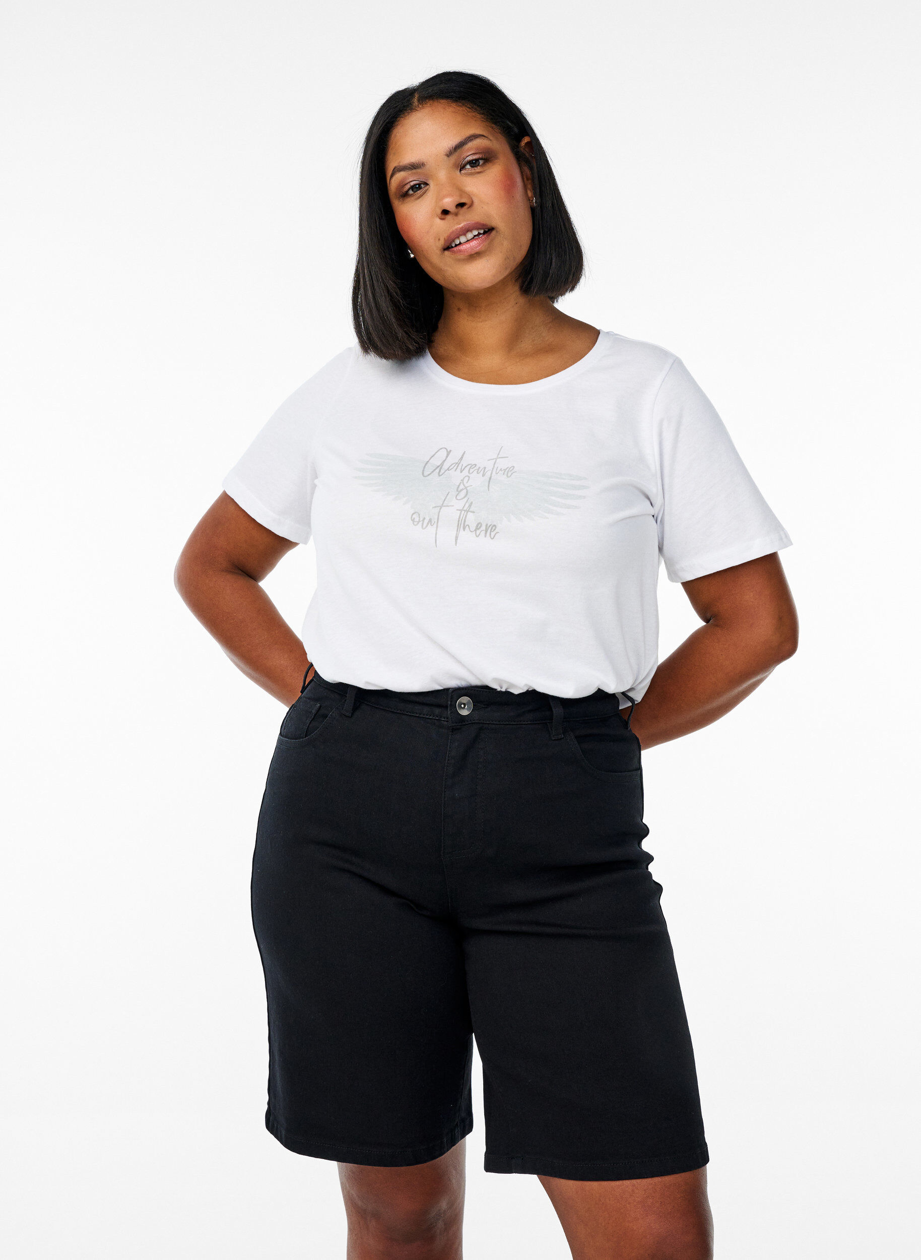 Zizzi FLASH - Locker sitzende Jeansshorts mit hoher Taille, Schwarz, Model image number 0