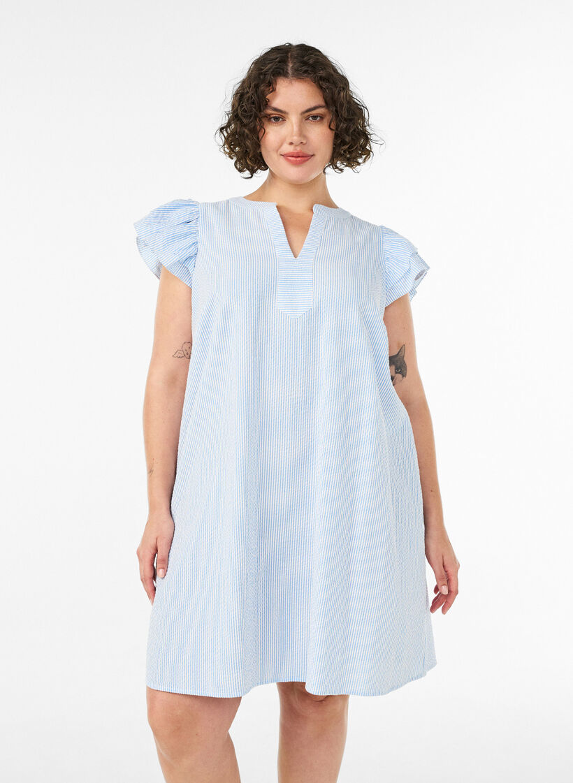 Robe ray&eacute;e en coton avec volants et coupe &eacute;vas&eacute;e, Bleu Clair, Model image number 0