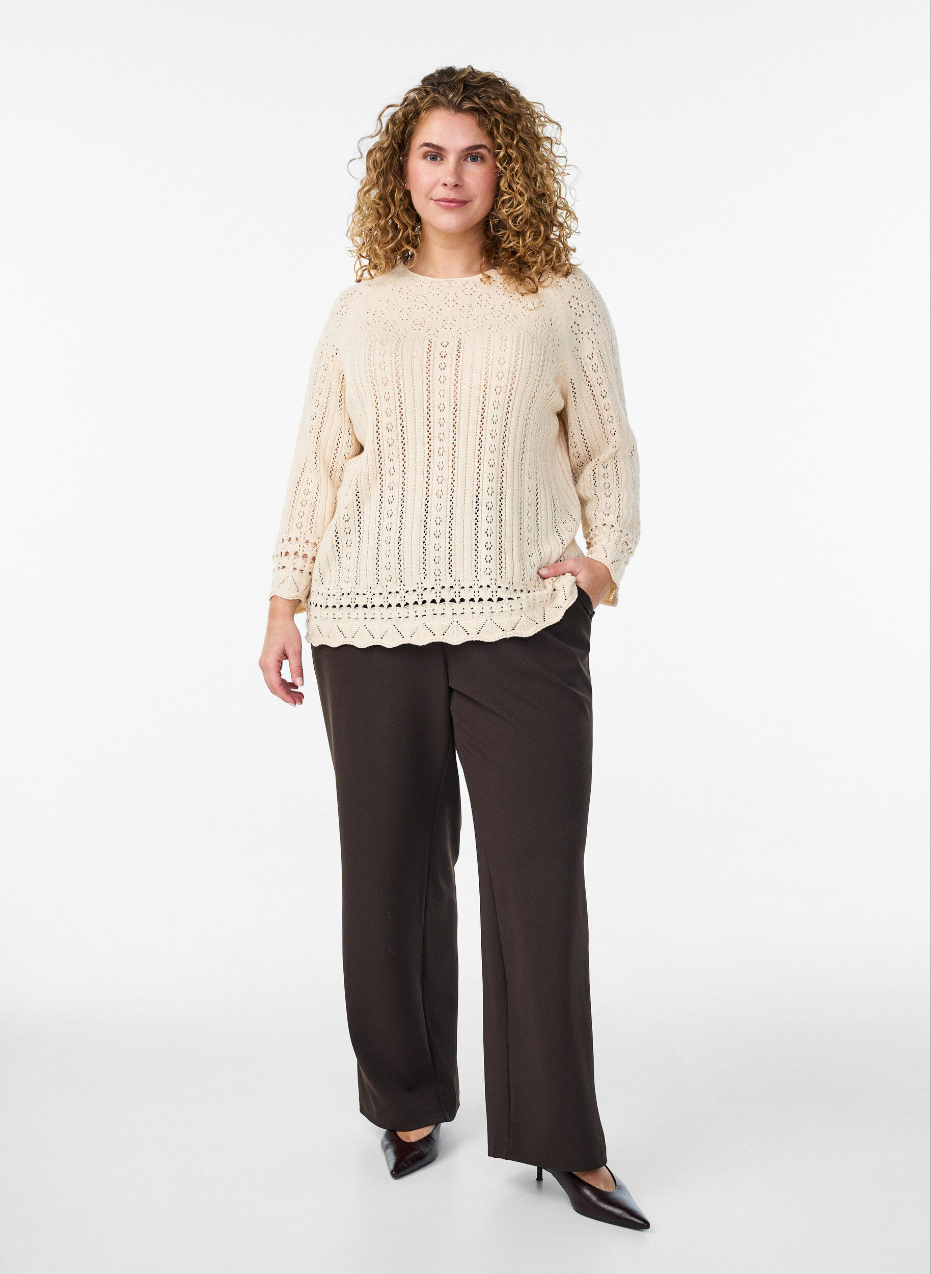 Zizzi Top en maille avec broderie eyelet et manches 3/4, Beige, Model image number 1