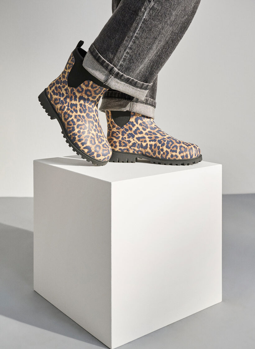 Kurze Stiefel mit weitem Schaft aus elastischem Neopren, Leopard AOP, Image image number 0