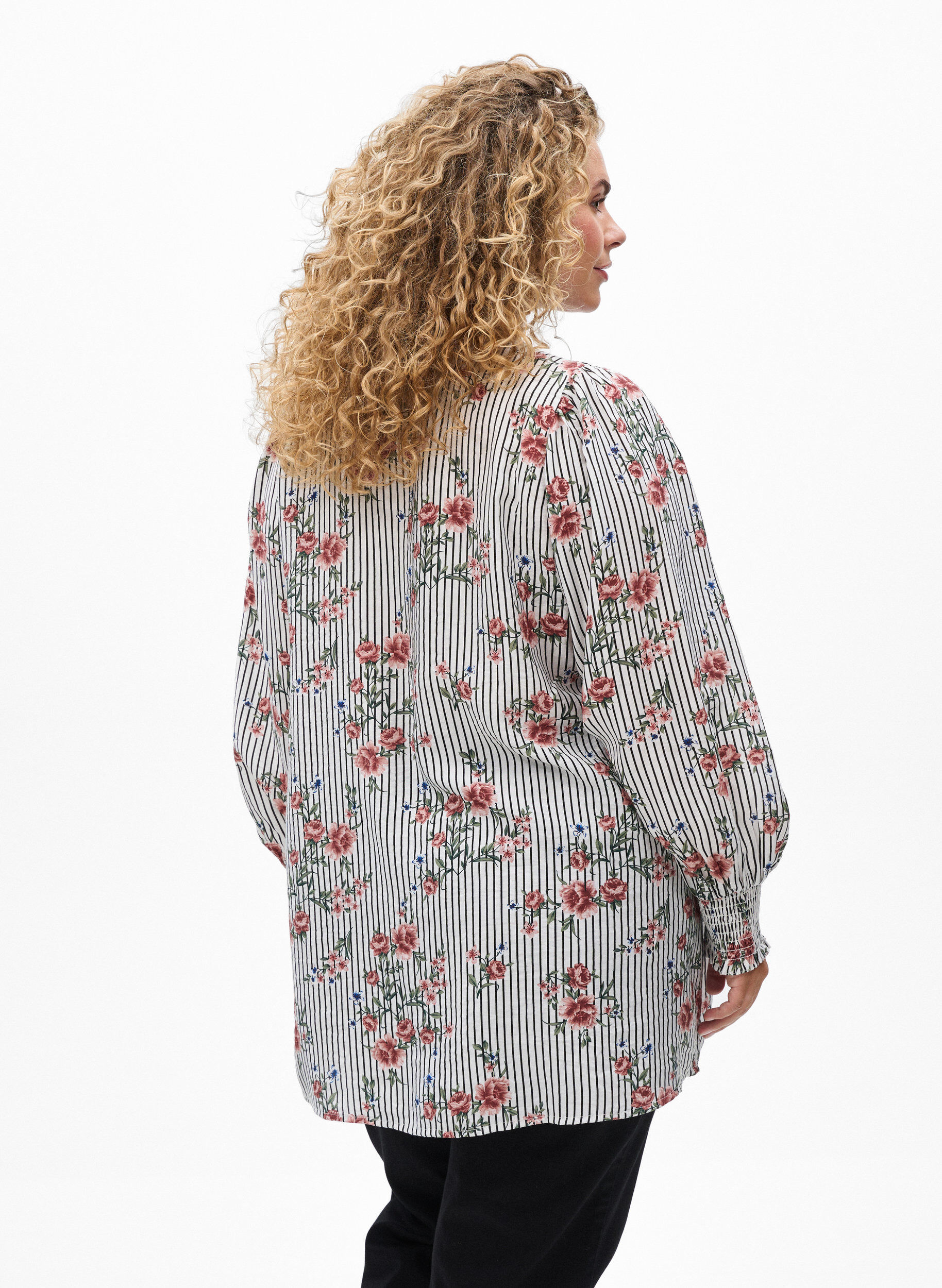 Zizzi Blouse &agrave; imprim&eacute; floral et lien &agrave; nouer, Noir, Model image number 2