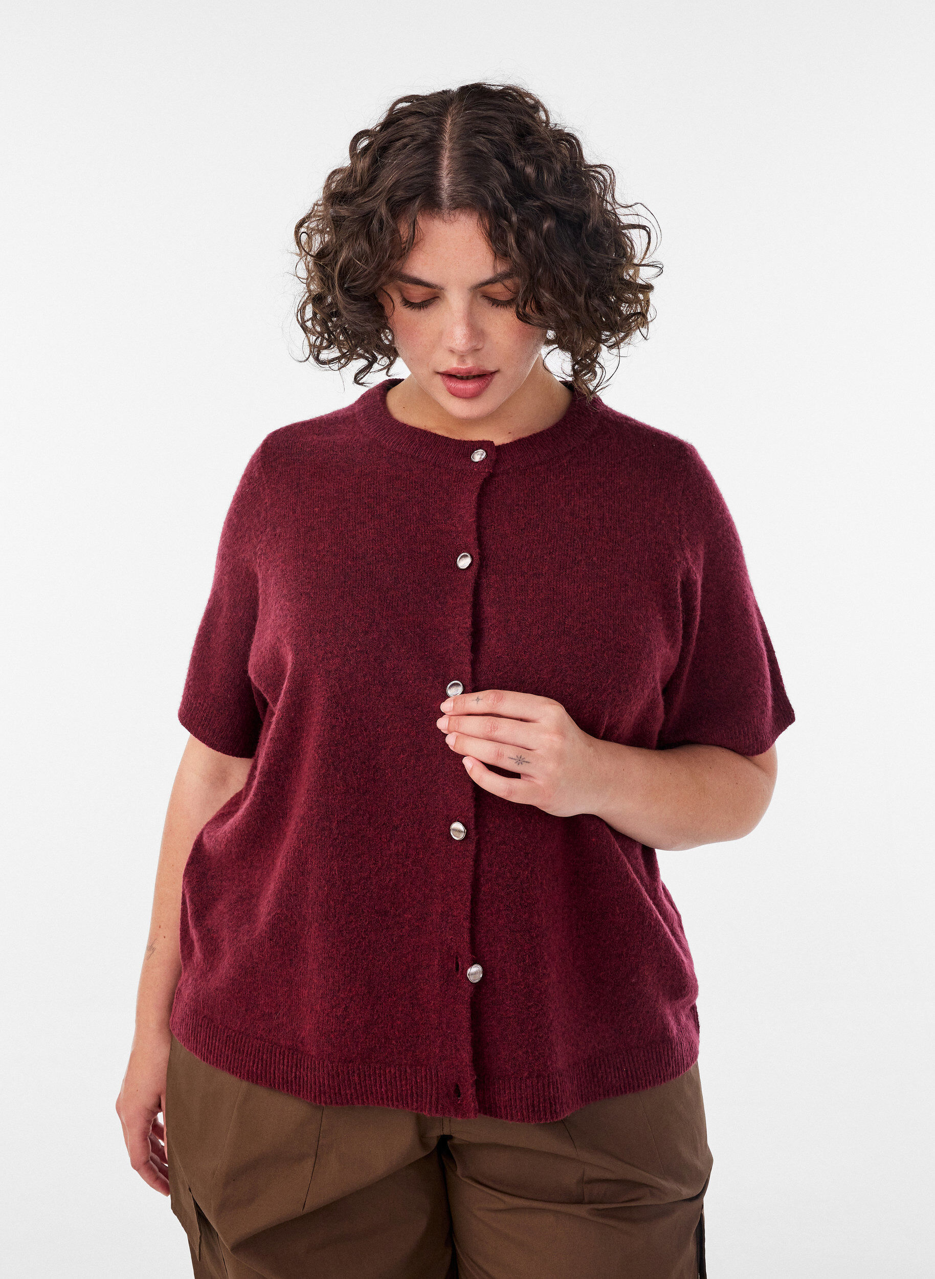 Cardigan en maille avec manches courtes, Bordeaux, Model
