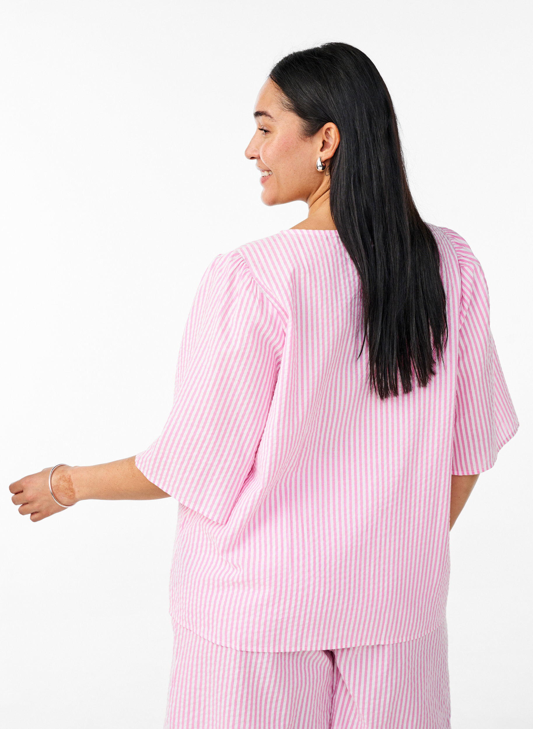 Zizzi FLASH - Gestreifte Bluse mit Schleifen, Pink, Model image number 2