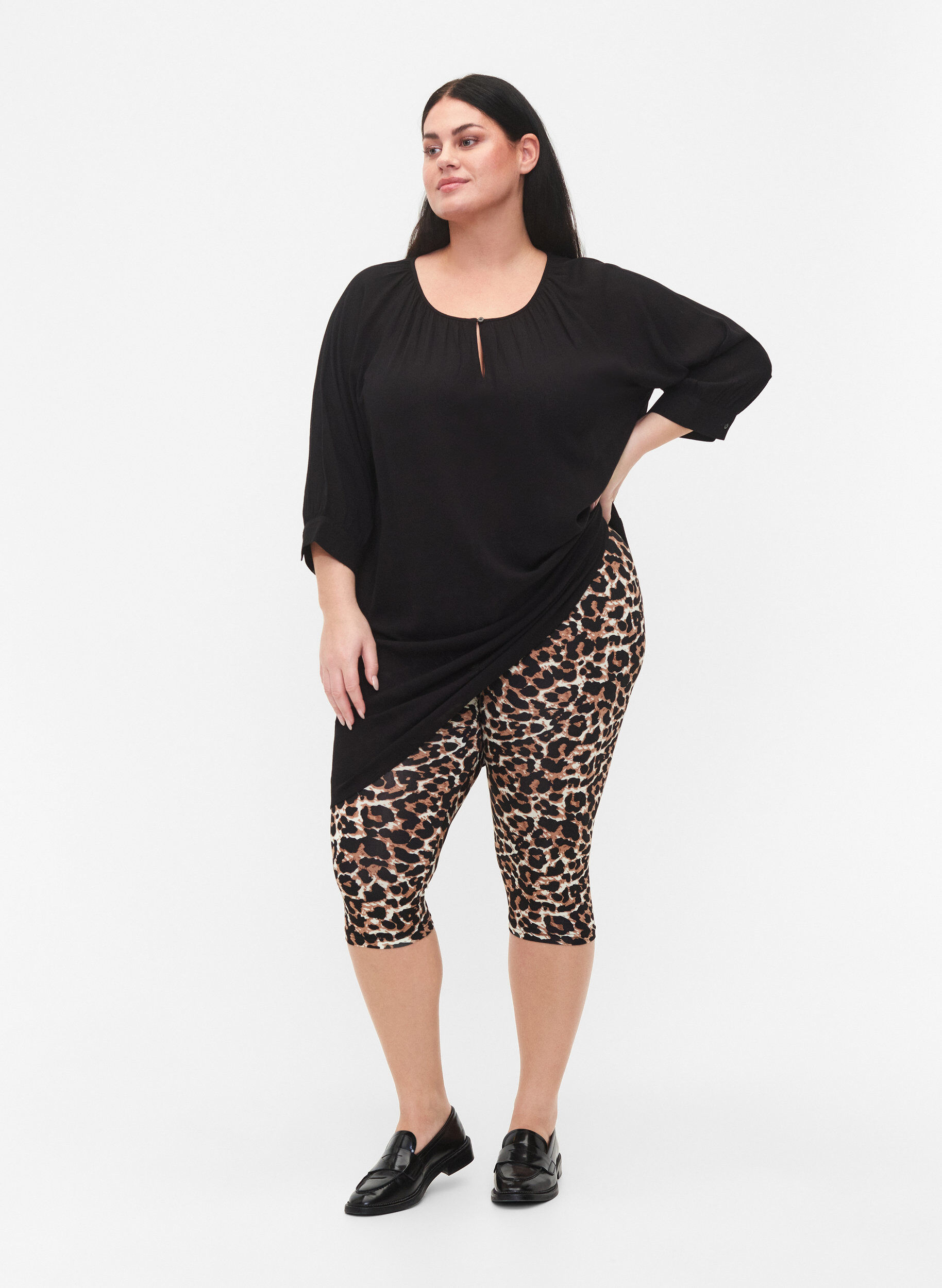Zizzi Lot de 2 leggings 3/4, Black / LEO AOP, Model image number 0
