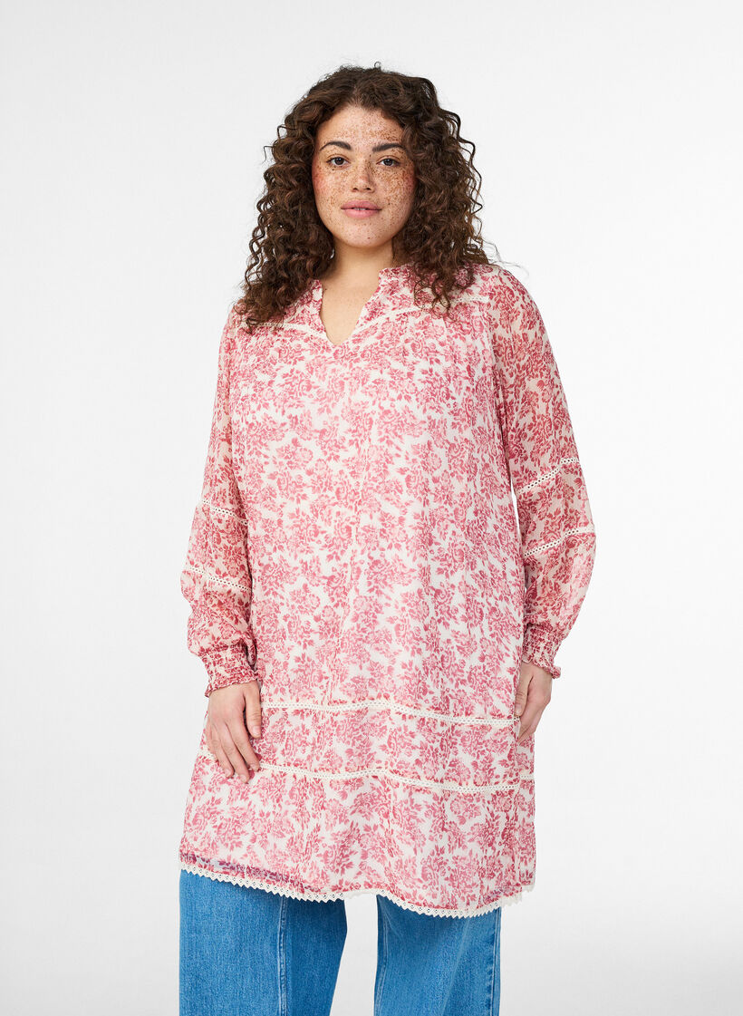 Kurzes Chiffonkleid mit Häkel­details, Rot, Model