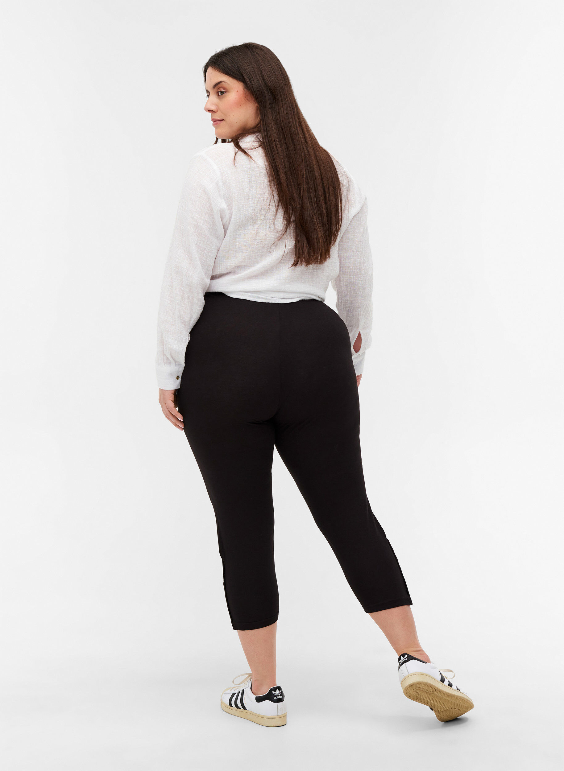Zizzi 3/4-Leggings mit Kn&ouml;pfen, Black, Model image number 1