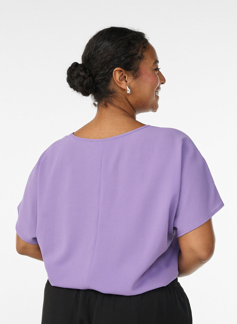Bluse mit kurzen &Auml;rmeln und Rundhalsausschnitt, lila, Model image number 2