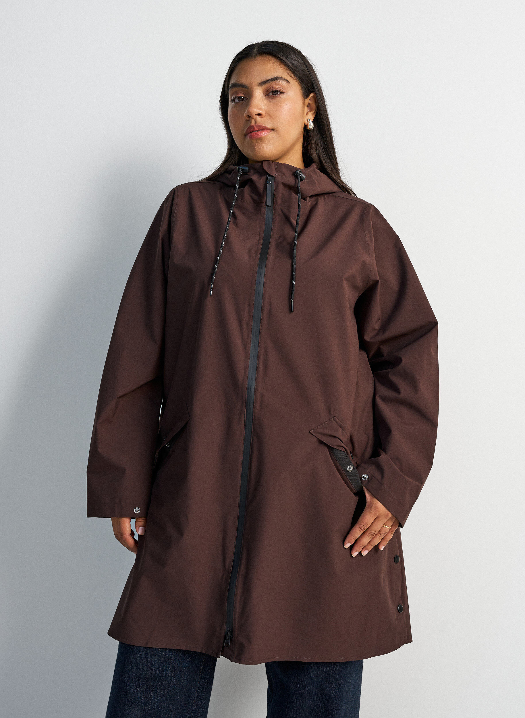 Imperm&eacute;able avec poches et capuche, Marron, Model