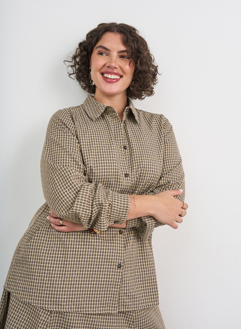 Bluse mit kleinem Karomuster und Strasssteinen, Braun, Model image number 0