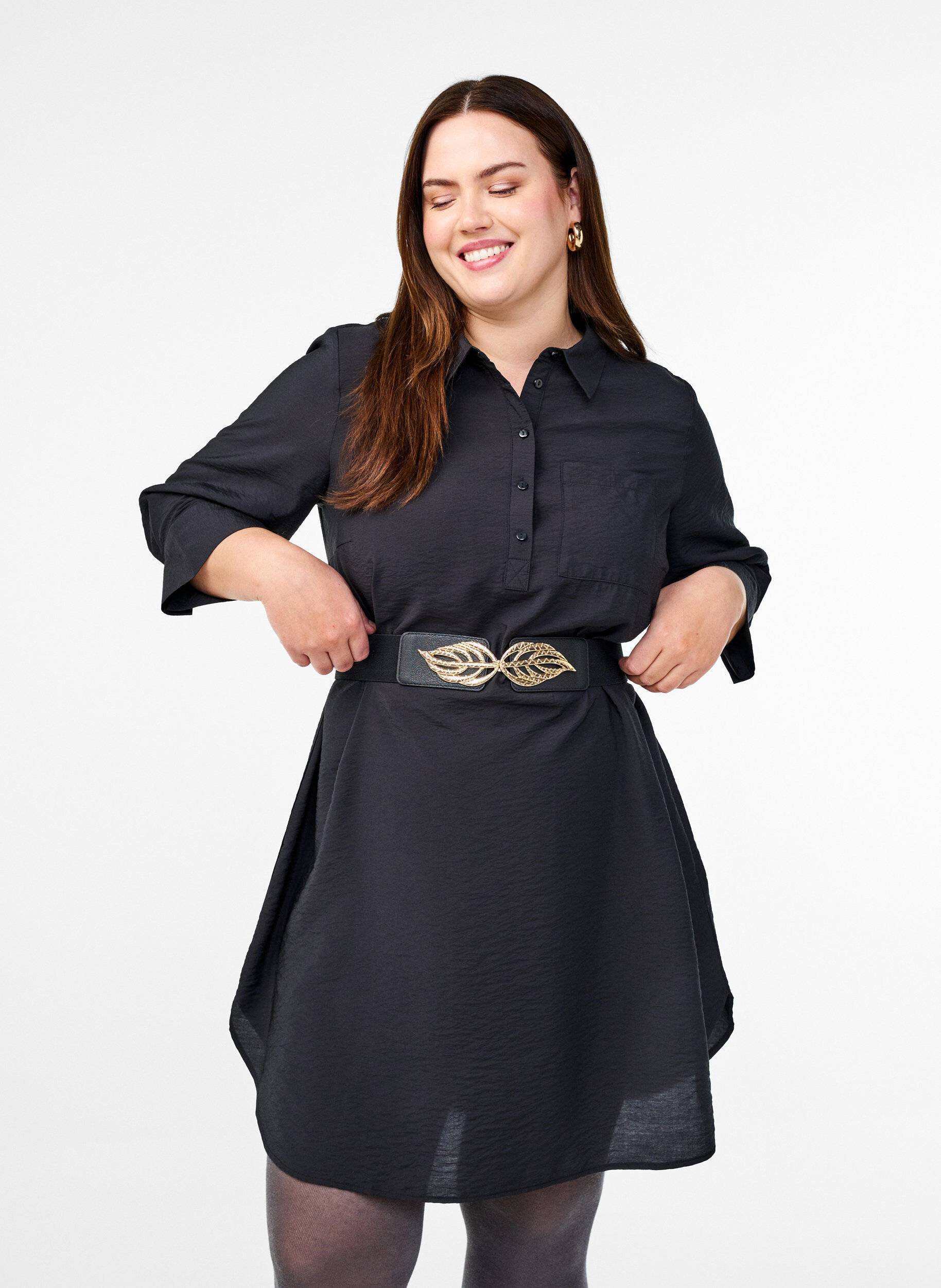 Zizzi Elastischer Tailleng&uuml;rtel mit goldfarbener Bl&auml;tter-Schnalle, Black, Model image number 1