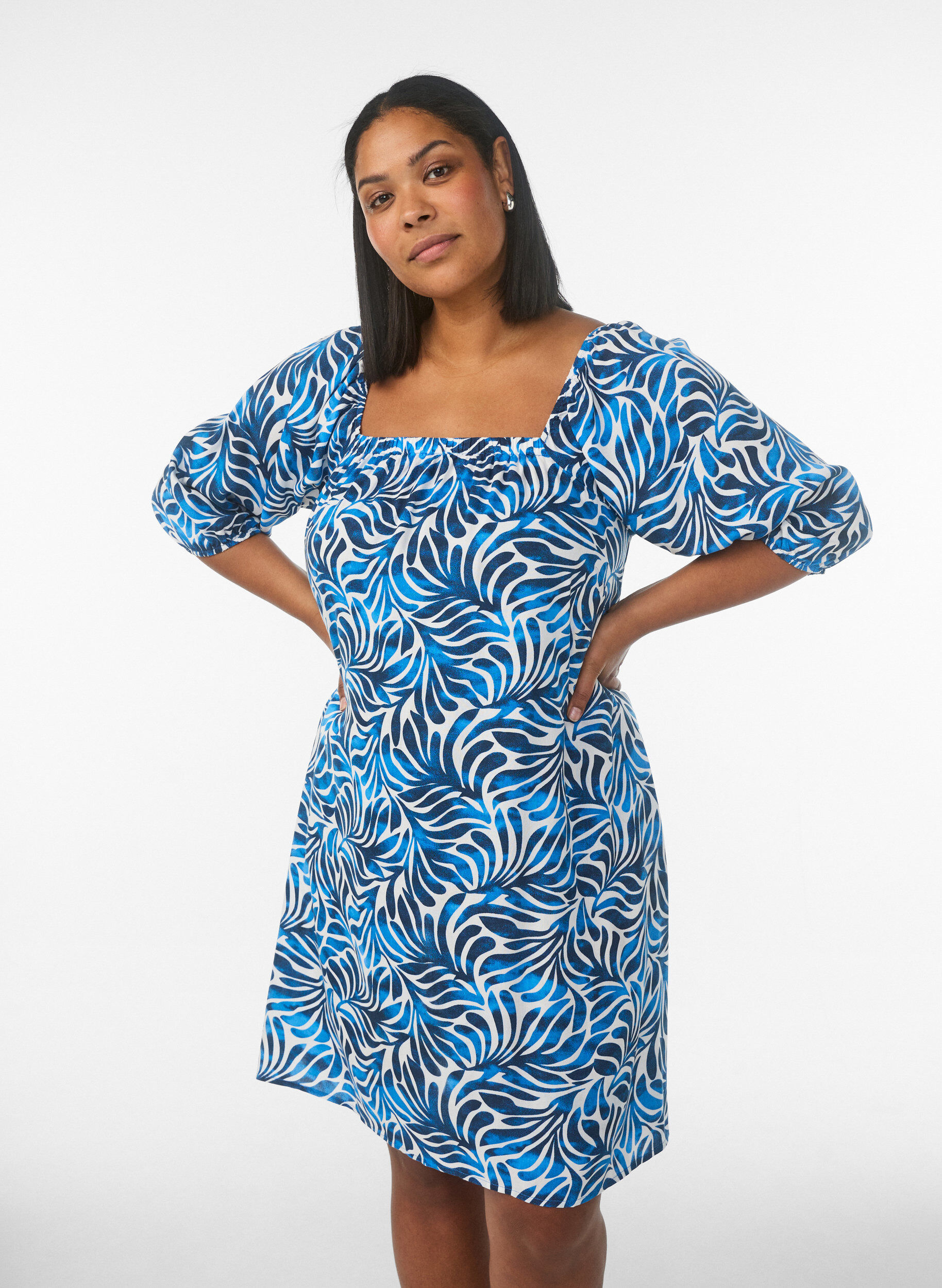 Zizzi Robe de plage en viscose avec imprim&eacute;, Bleu, Model image number 0