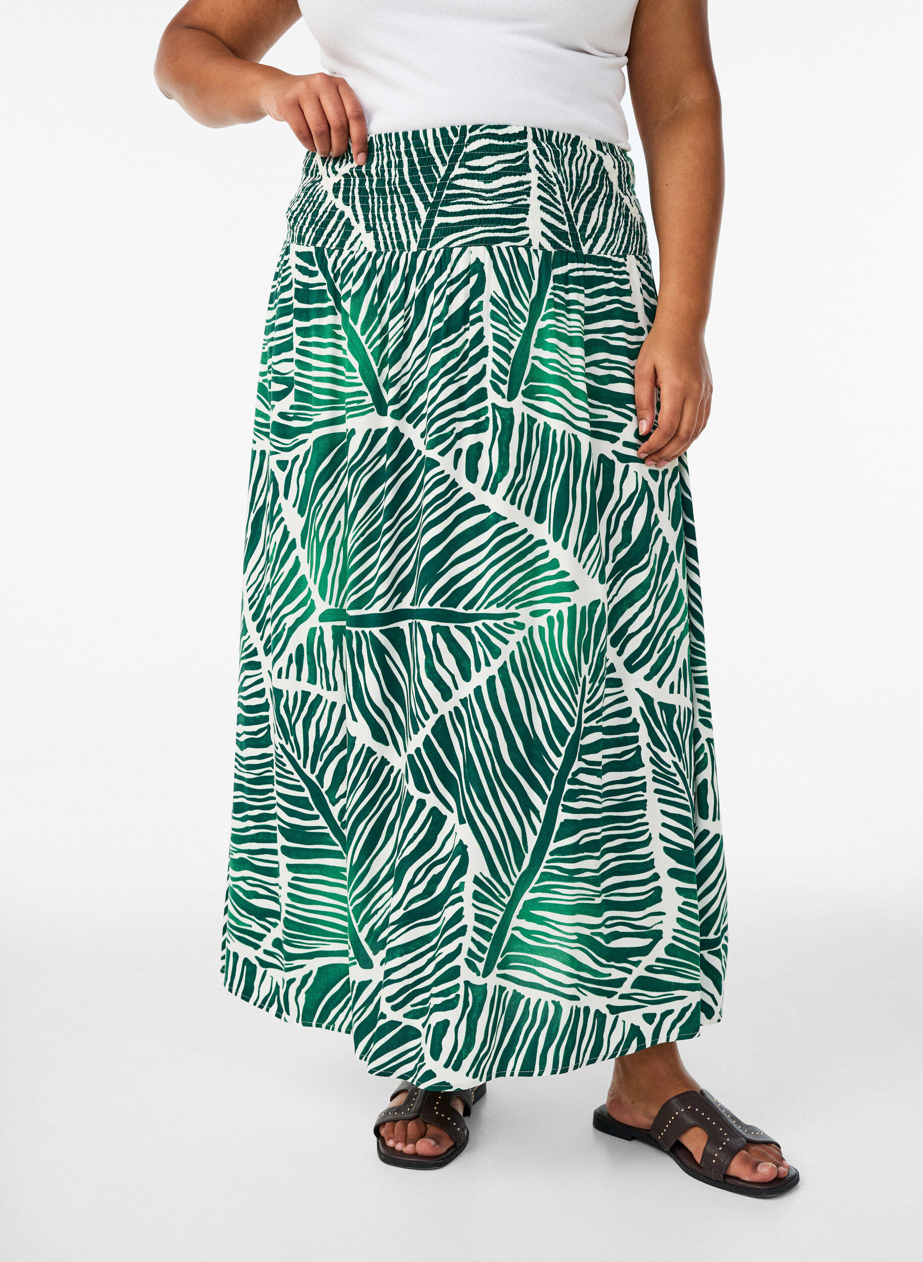ZizziJupe longue en viscose avec smocks, Vert, Model image number 2