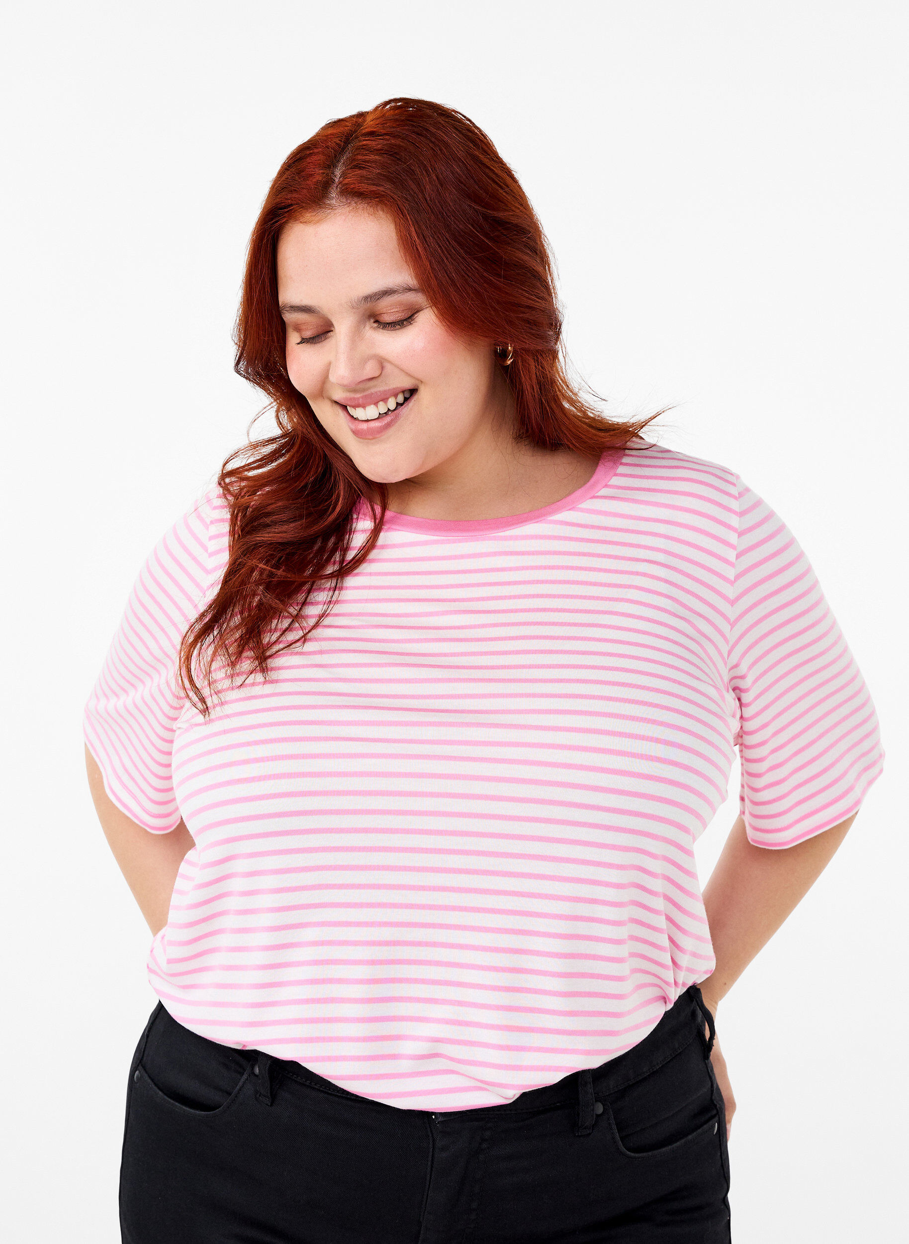 Zizzi T-shirt ray&eacute; en Lyocell &agrave; col rond, Rouge, Model image number 0