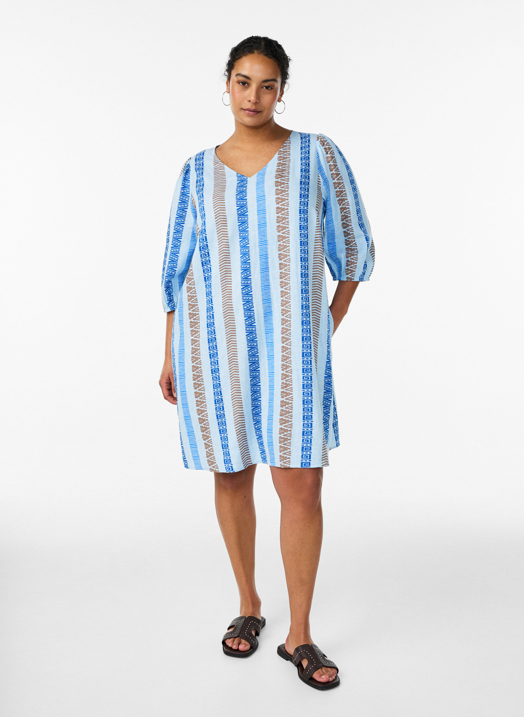 Zizzi Kurzes Kleid aus Leinen und Viskose mit 3/4-&Auml;rmeln, Blau, Model image number 1