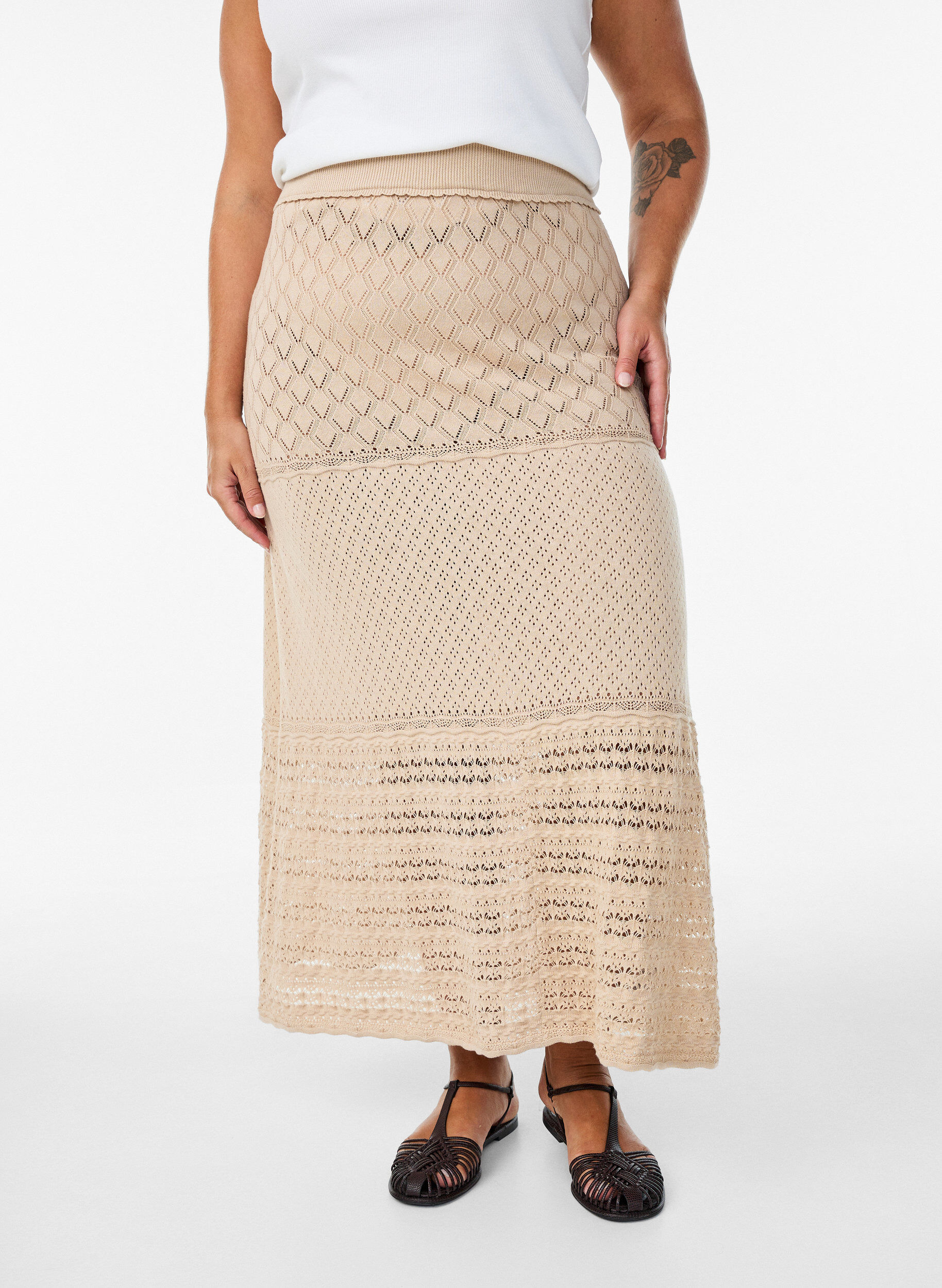 ZizziStrickrock mit Lochstickerei, Beige, Model image number 2