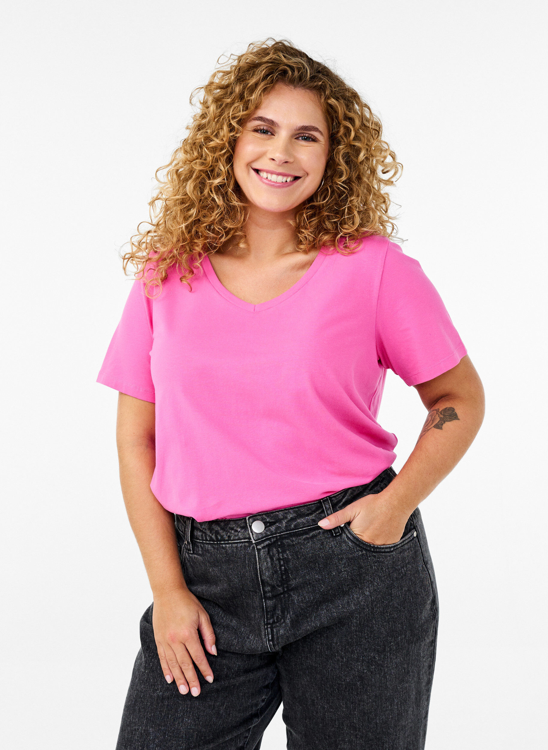 Einfarbiges basic T-Shirt aus Baumwolle, Pink, Model