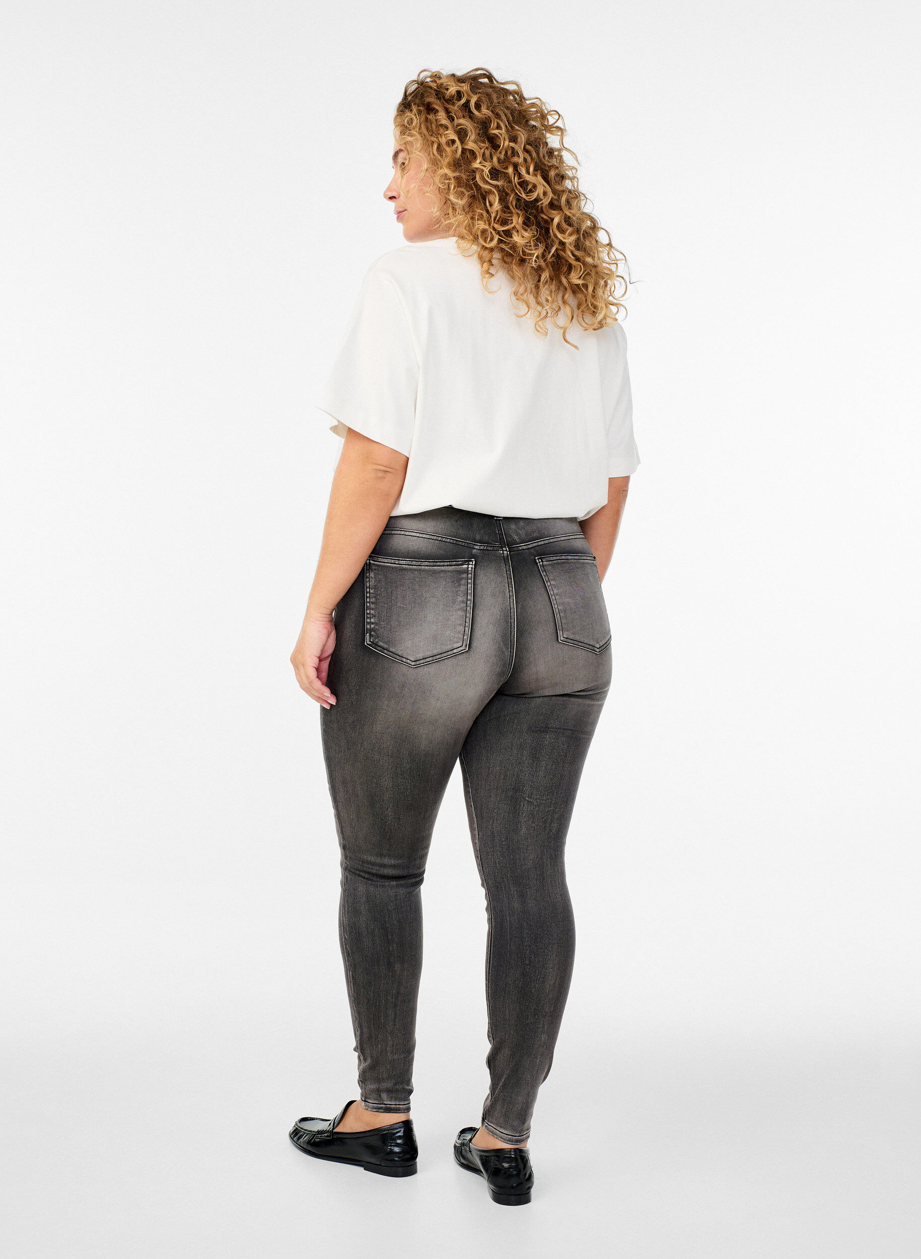 Zizzi Jean Amy super slim &agrave; taille haute, Gris anthracite, Model image number 1