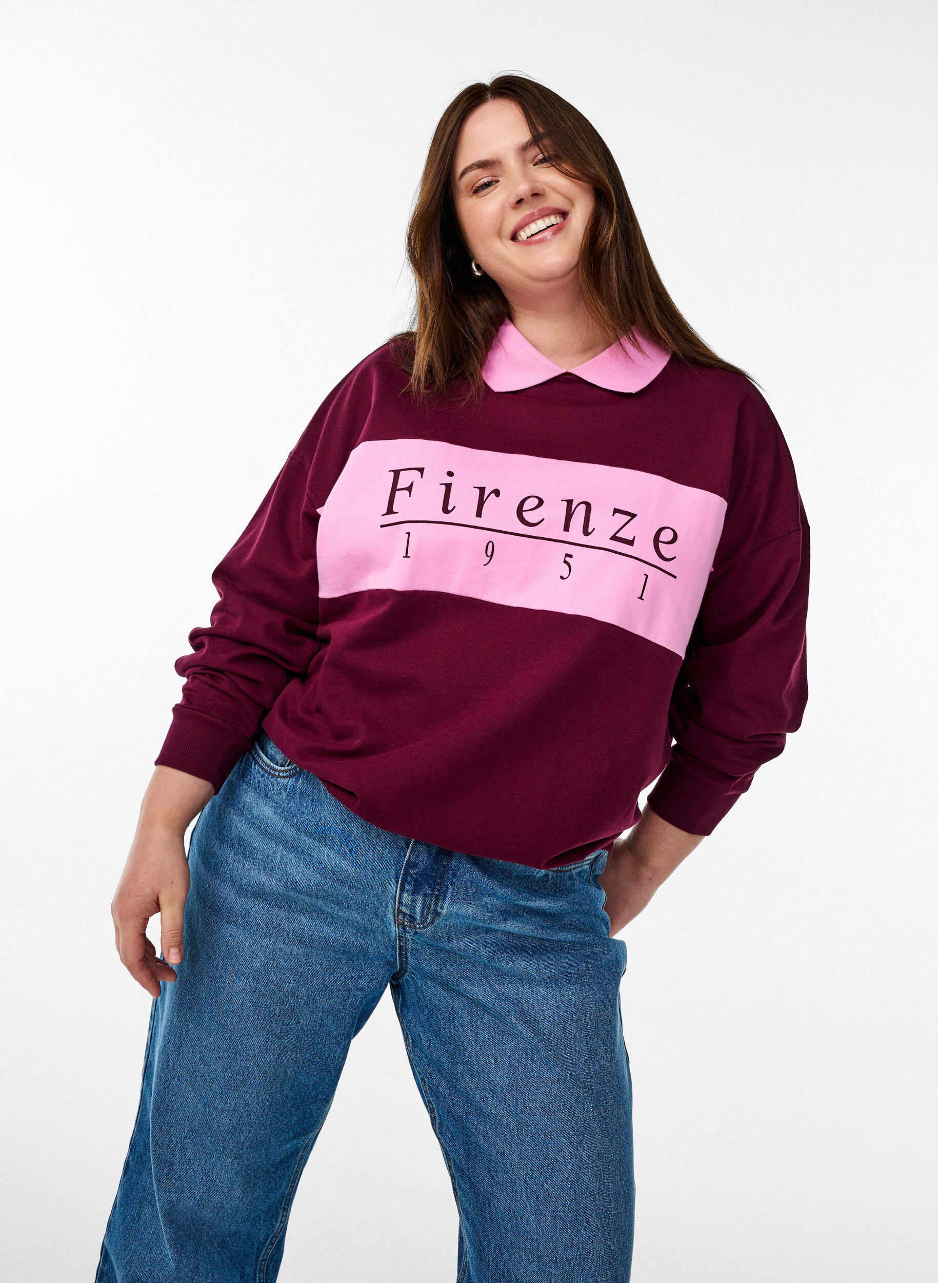 Zizzi Sweatshirt aus Bio-Baumwolle mit Kragen und Kontrastprint, Dunkles Bordeaux, Model image number 3