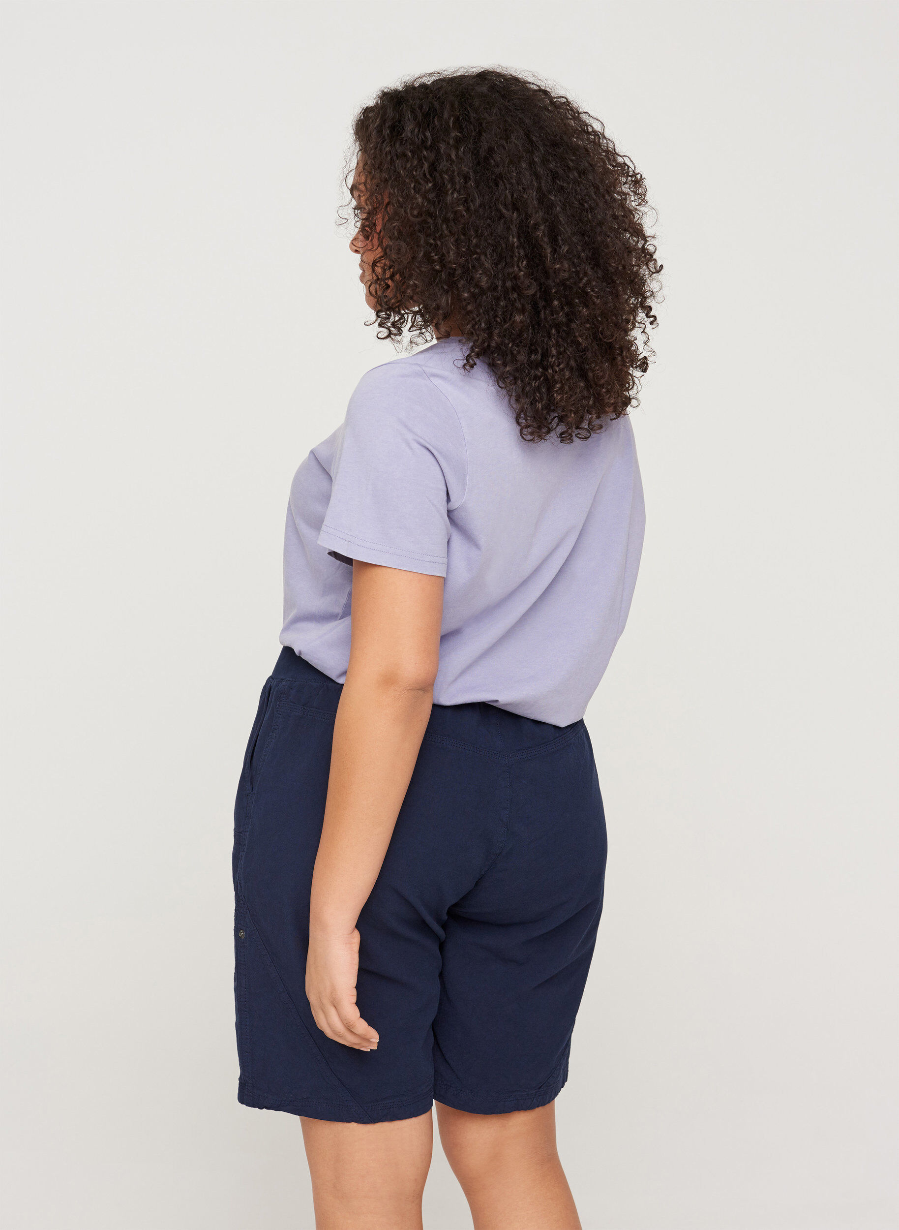 Zizzi Lockere Shorts aus Baumwolle mit Taschen , Blau, Model image number 2