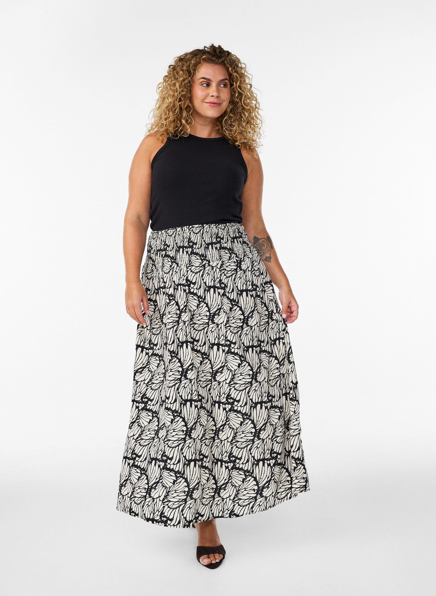 Jupe longue en viscose avec smocks, Noir, Model