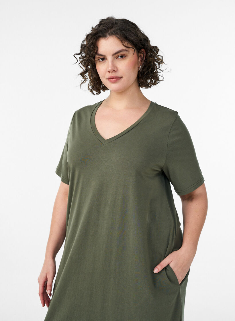 Robe T-shirt midi avec col en V, Vert, Model image number 2