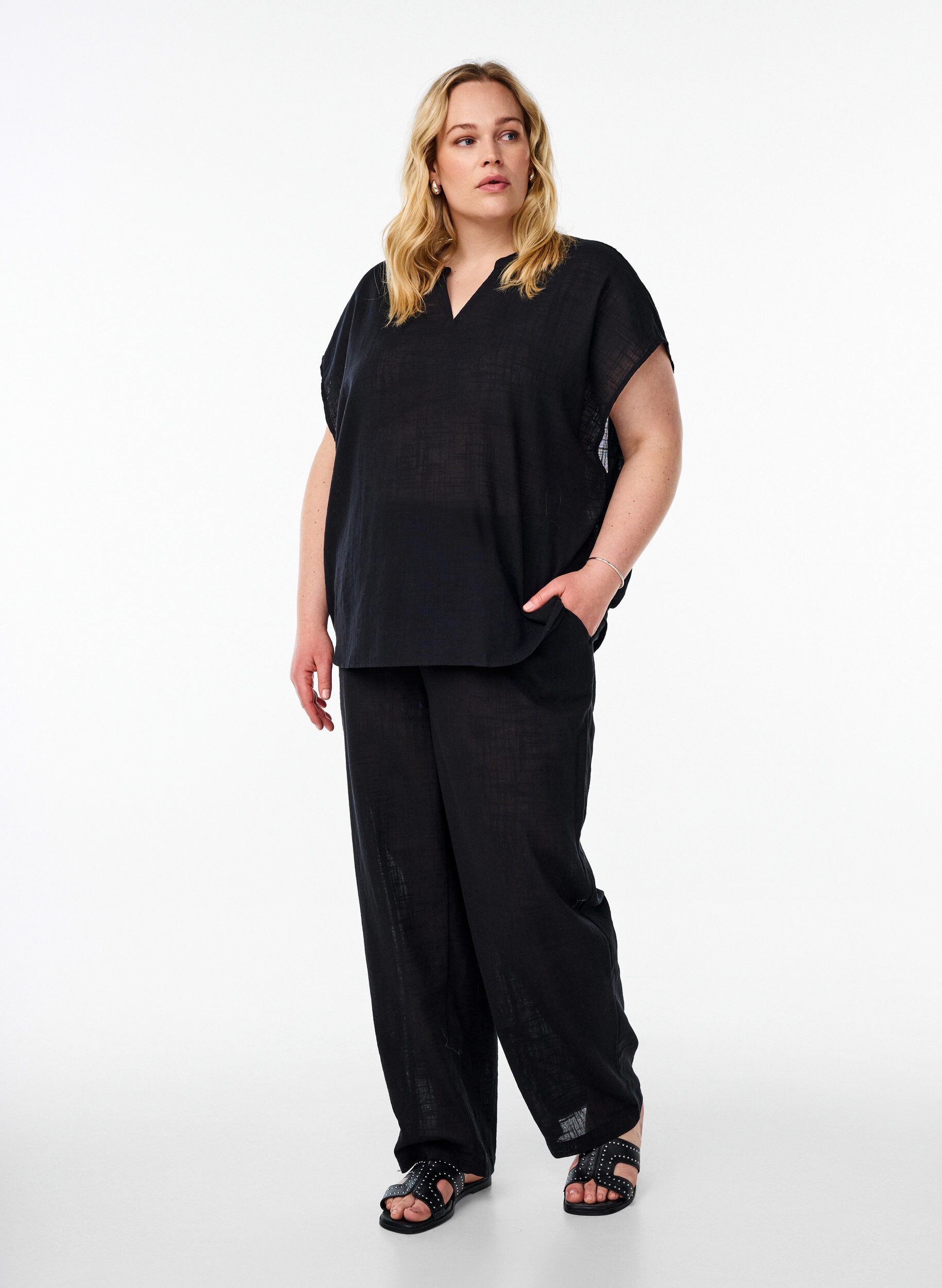 Zizzi FLASH - Gerade geschnittene Hose mit hoher Taille, Schwarz, Model image number 0