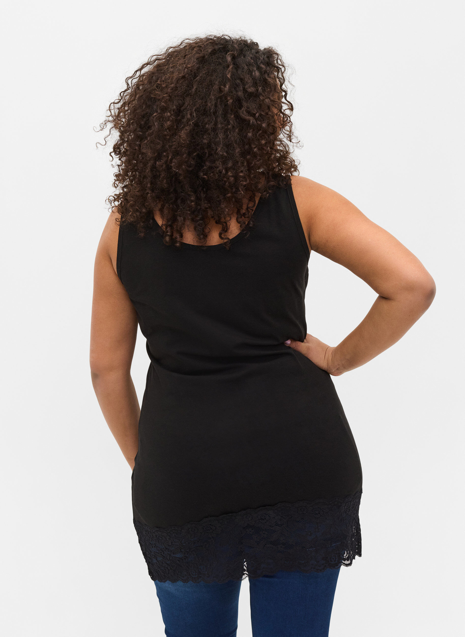 Zizzi Long top en coton avec bordure en dentelle, Black, Model image number 1