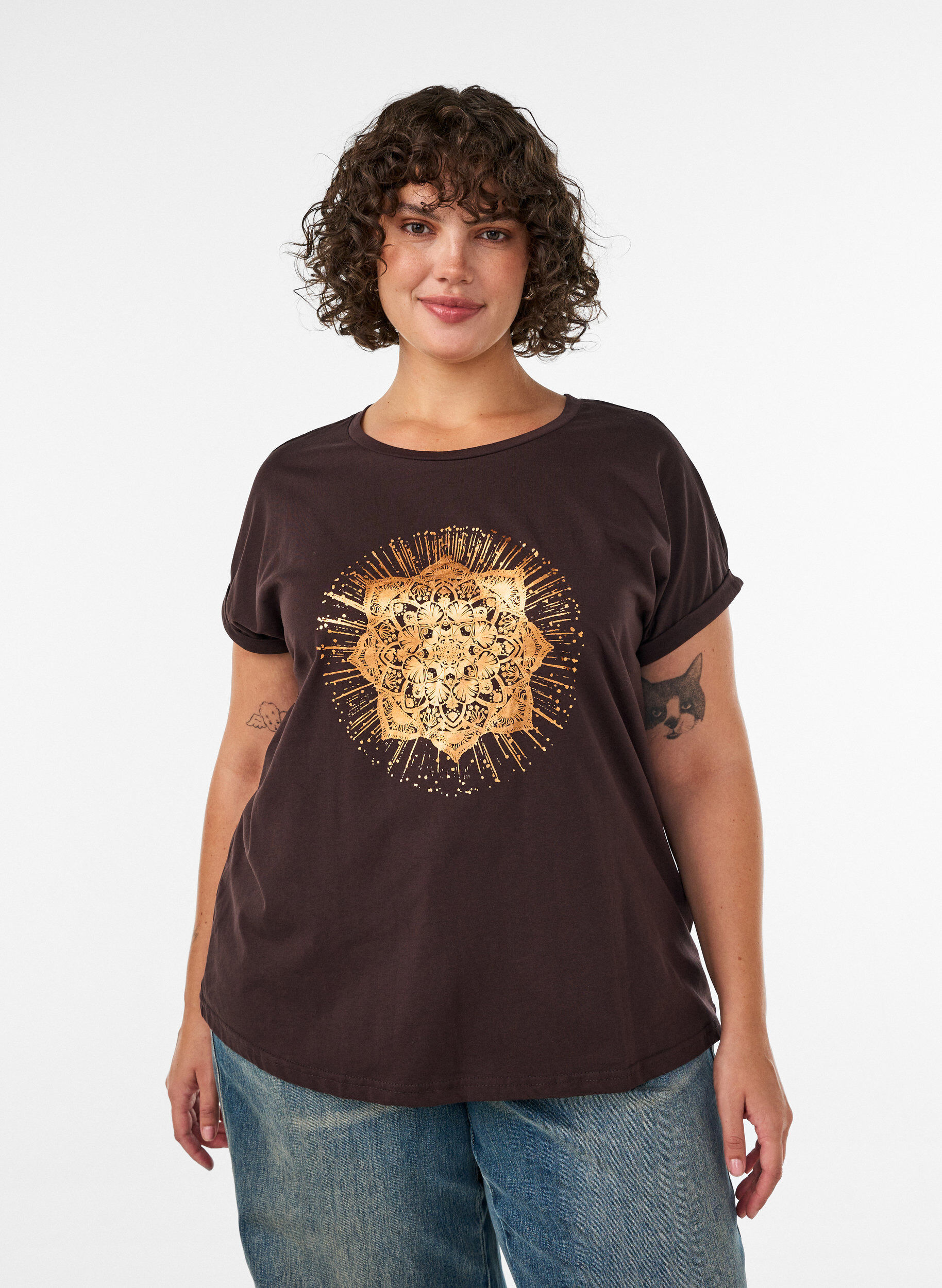 T-shirt avec imprim&eacute; d&eacute;coratif sur le devant, Marron, Model