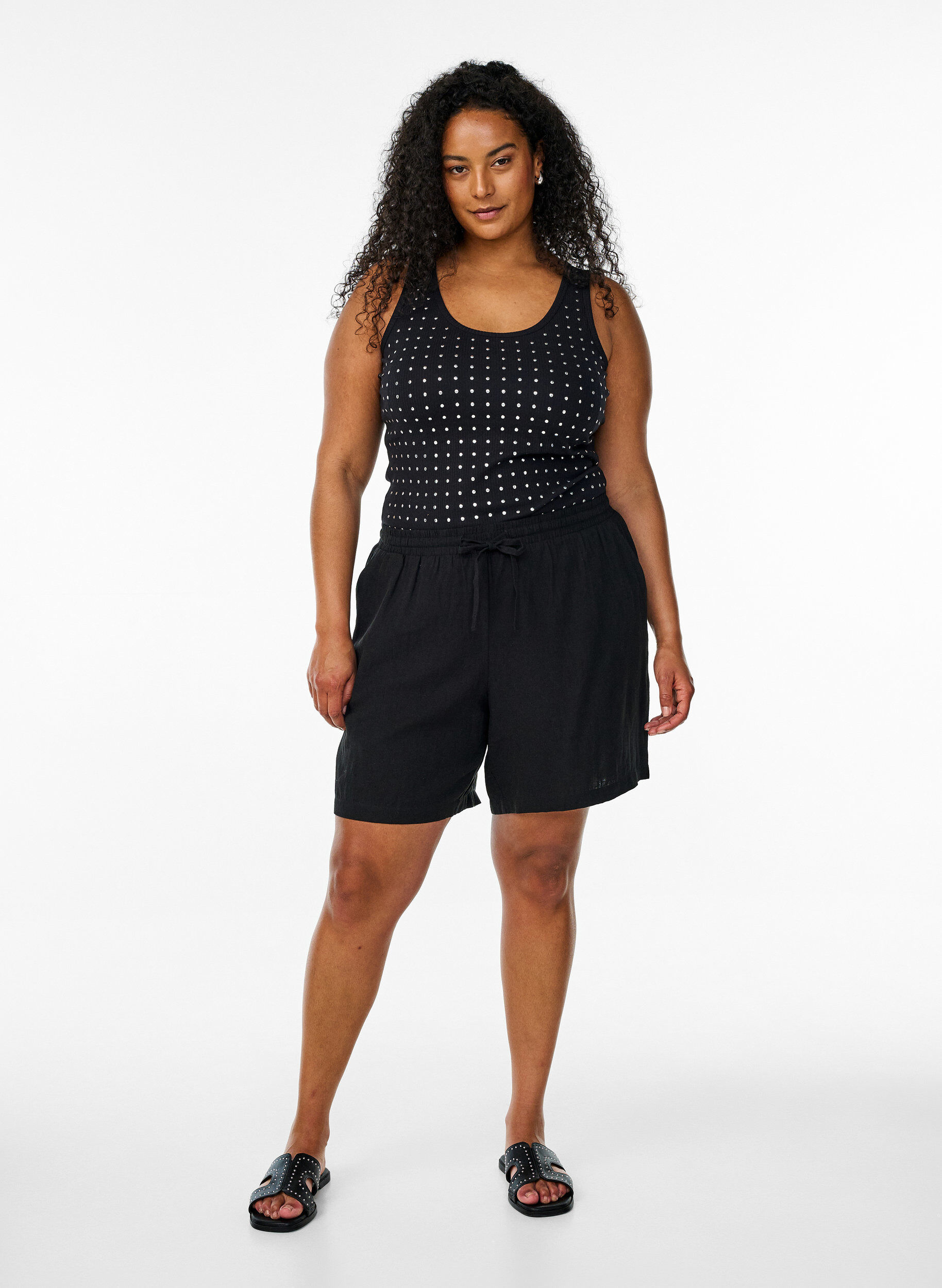 Zizzi Shorts amples en lin et viscose, Noir, Model image number 1