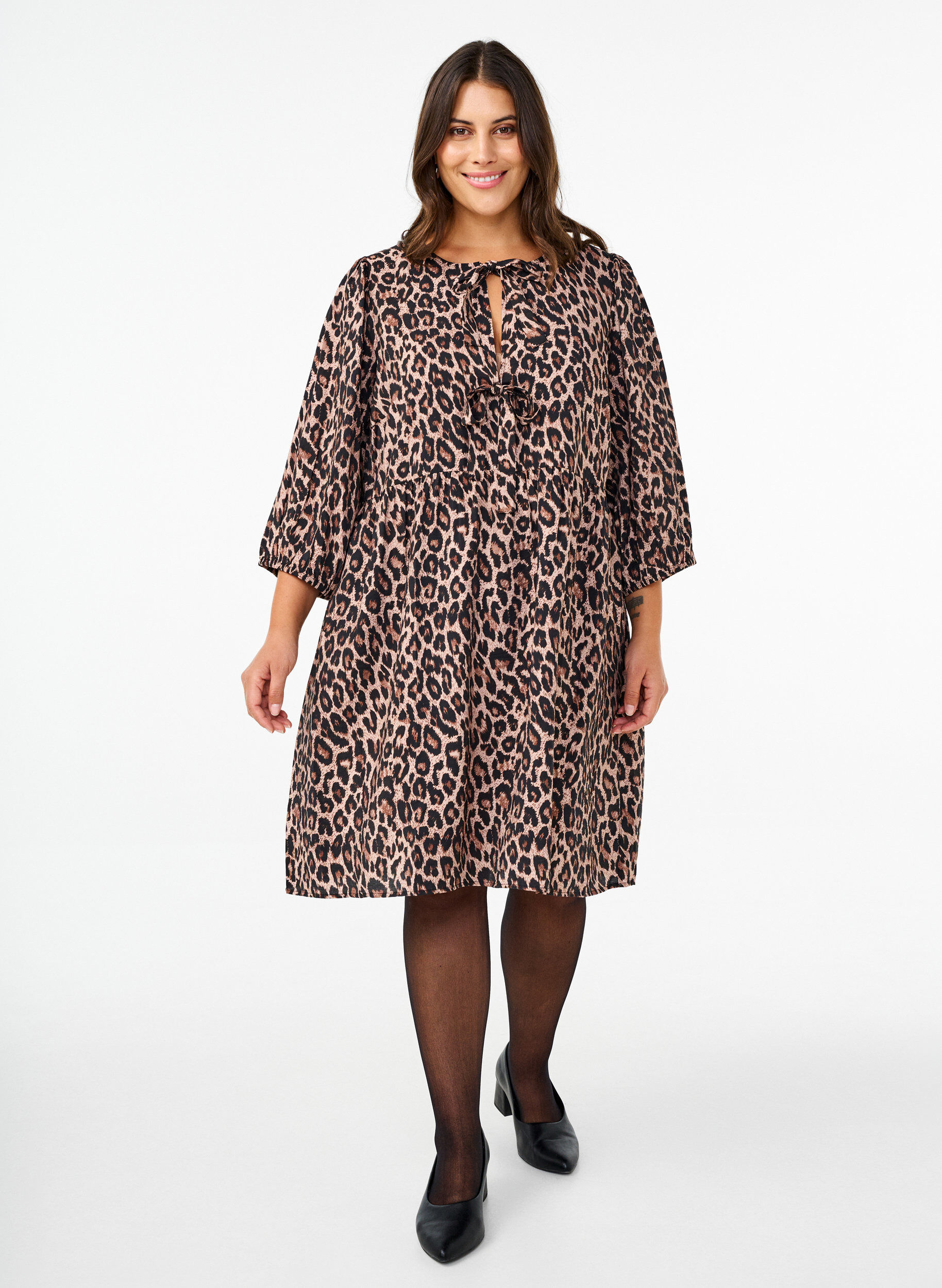 Zizzi Kleid mit Schleifen und 3/4-&Auml;rmeln, LEO AOP, Model image number 3