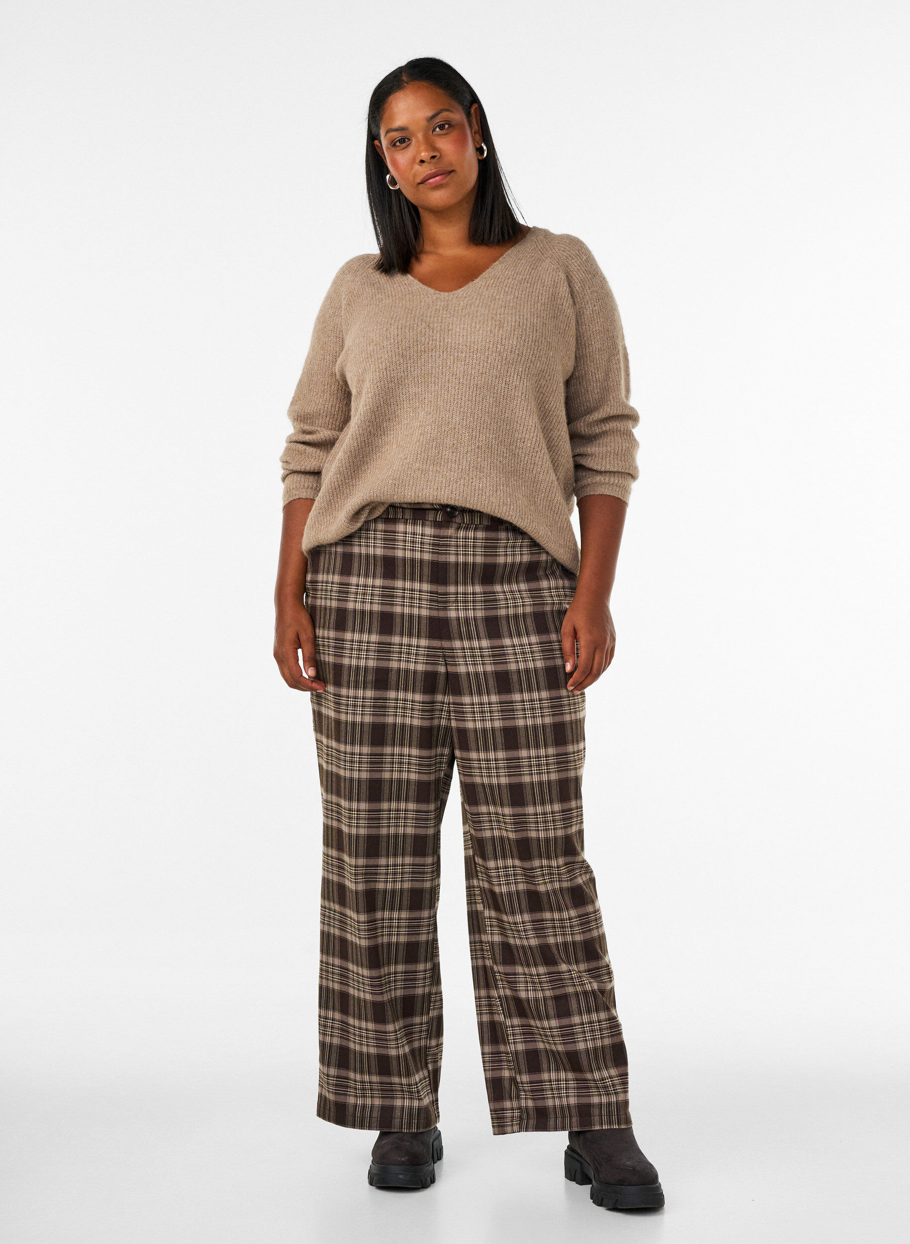 Karierte Hose mit weitem Bein, Braun, Model