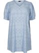 Robe courte avec col en V et motifs à trous, Cashmere Blue, Packshot image number 0