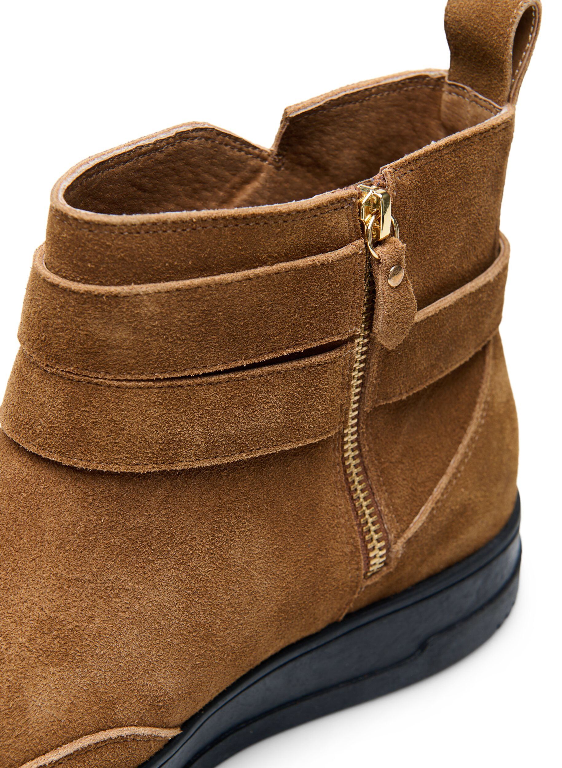 Zizzi Kurzer, weit geschnittener Stiefel aus Wildleder, Tobacco Brown, Packshot image number 4