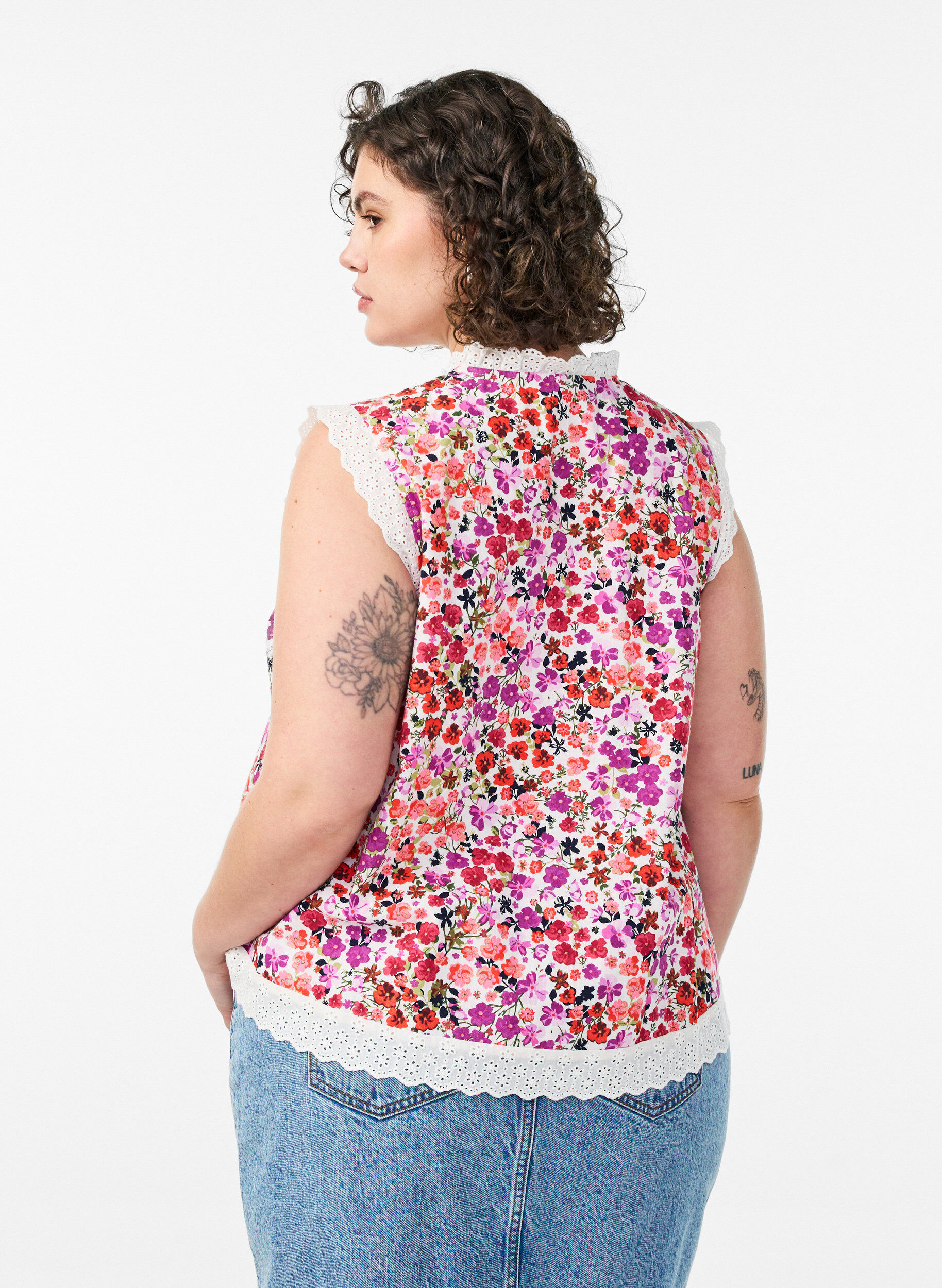 Zizzi &Auml;rmellose Bluse aus Baumwolle mit Blumenprint und Broderie Anglaise, Pink, Model image number 2