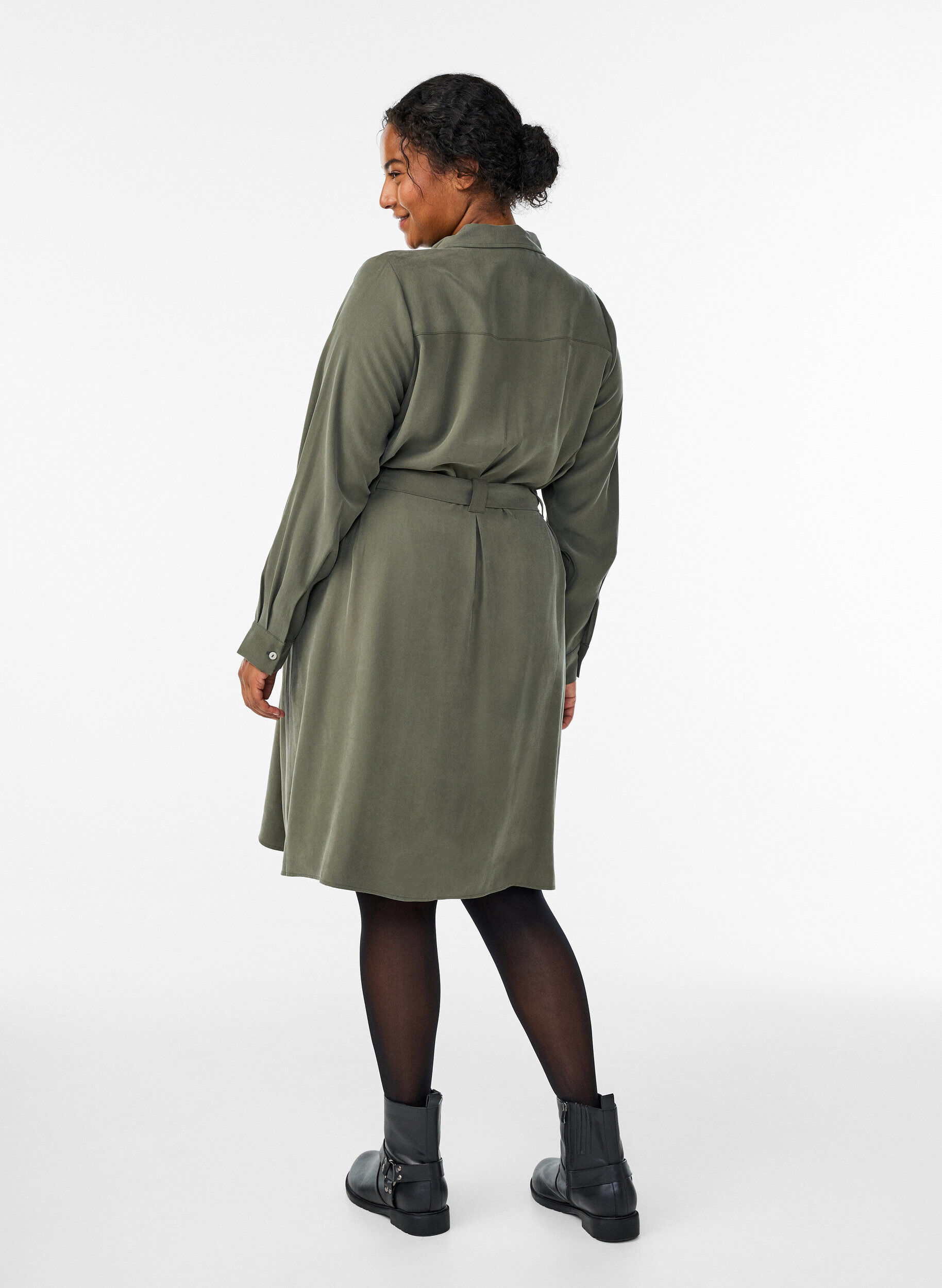Zizzi Hemdblusenkleid mit Bindeg&uuml;rtel und langen &Auml;rmeln, Gr&uuml;n, Model image number 2
