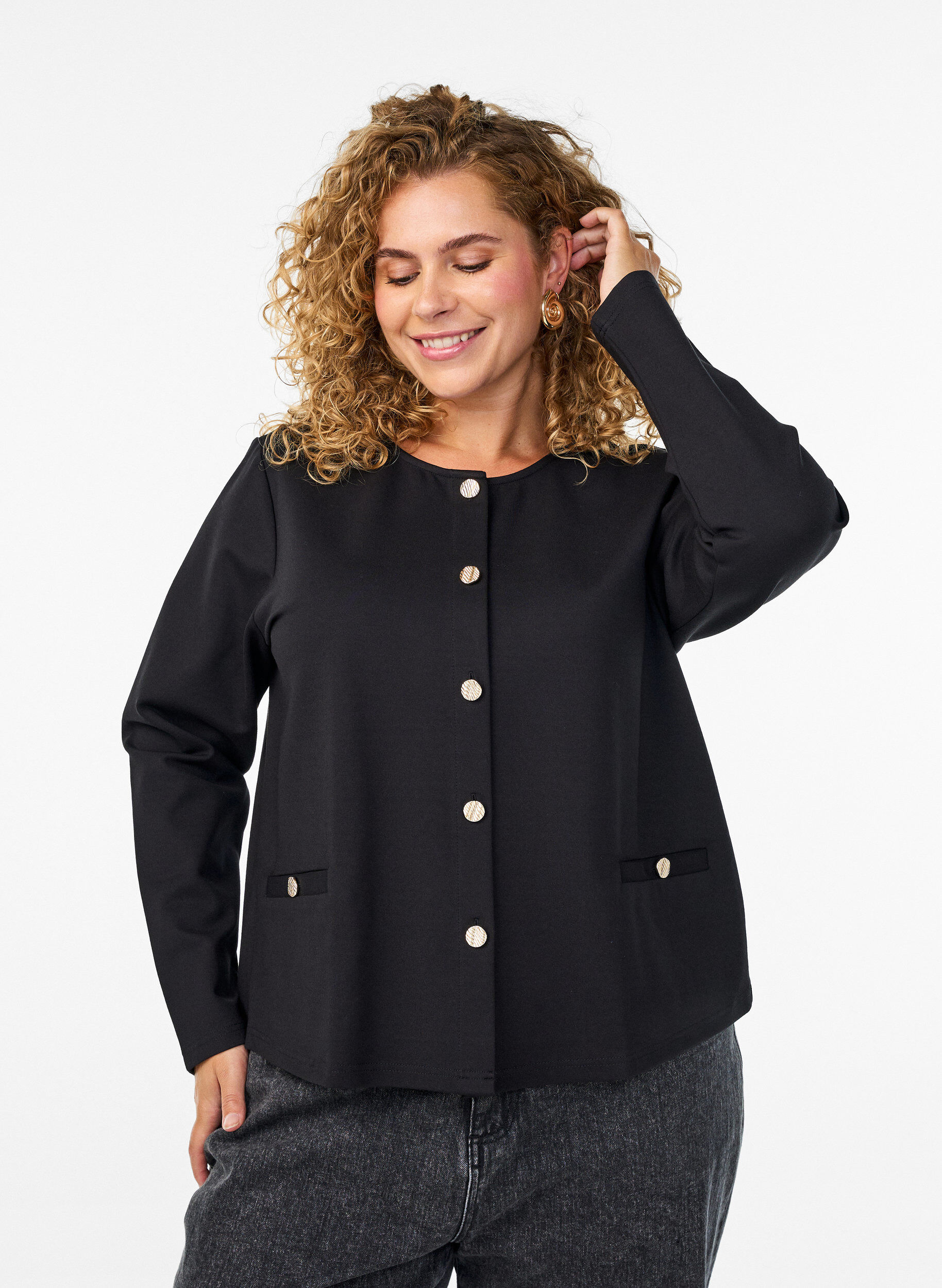 Cardigan mit Zierkn&ouml;pfen, Schwarz, Model