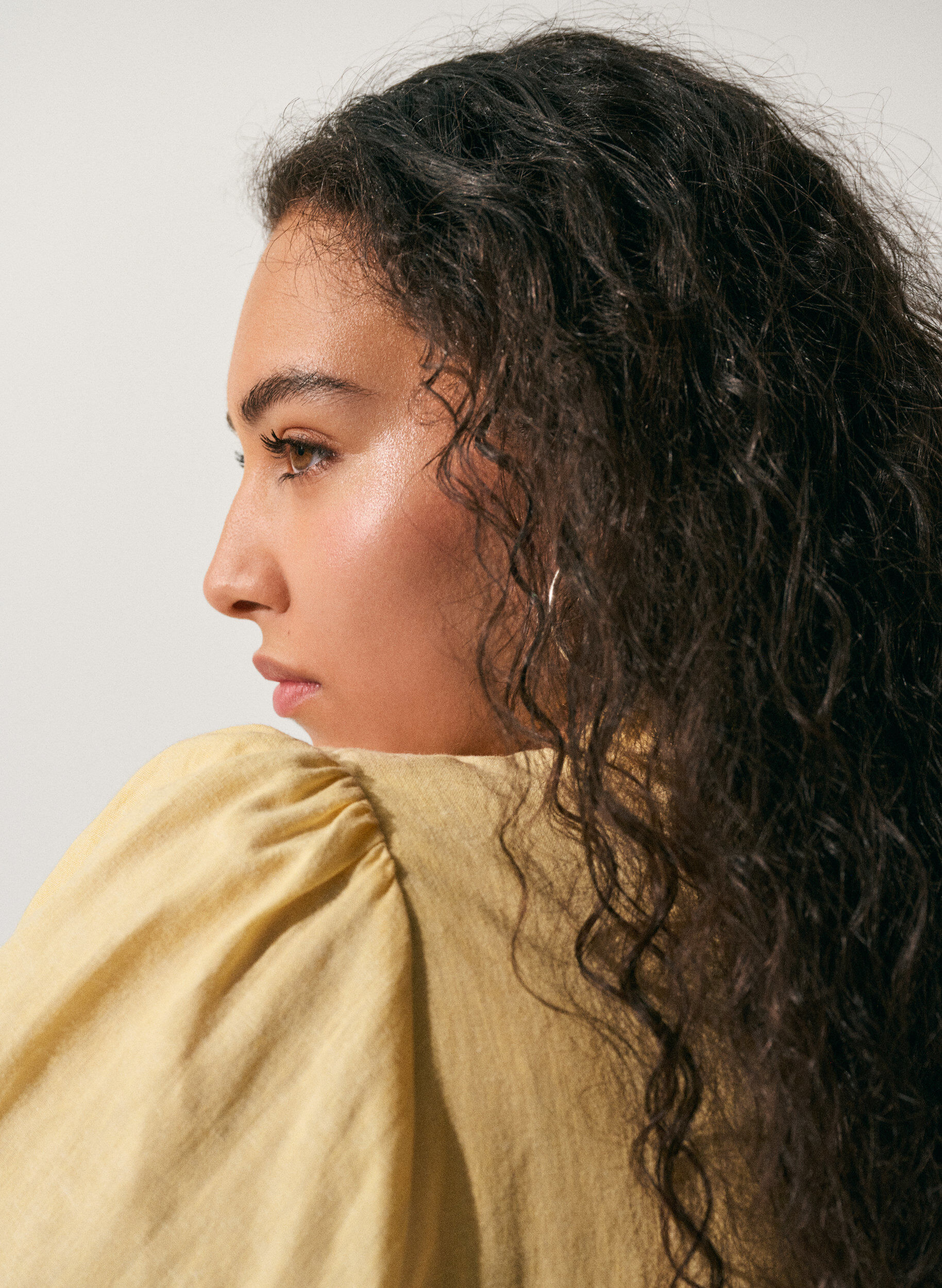 Hemdblusenkleid aus Leinen und Viskose mit Bindeg&uuml;rtel