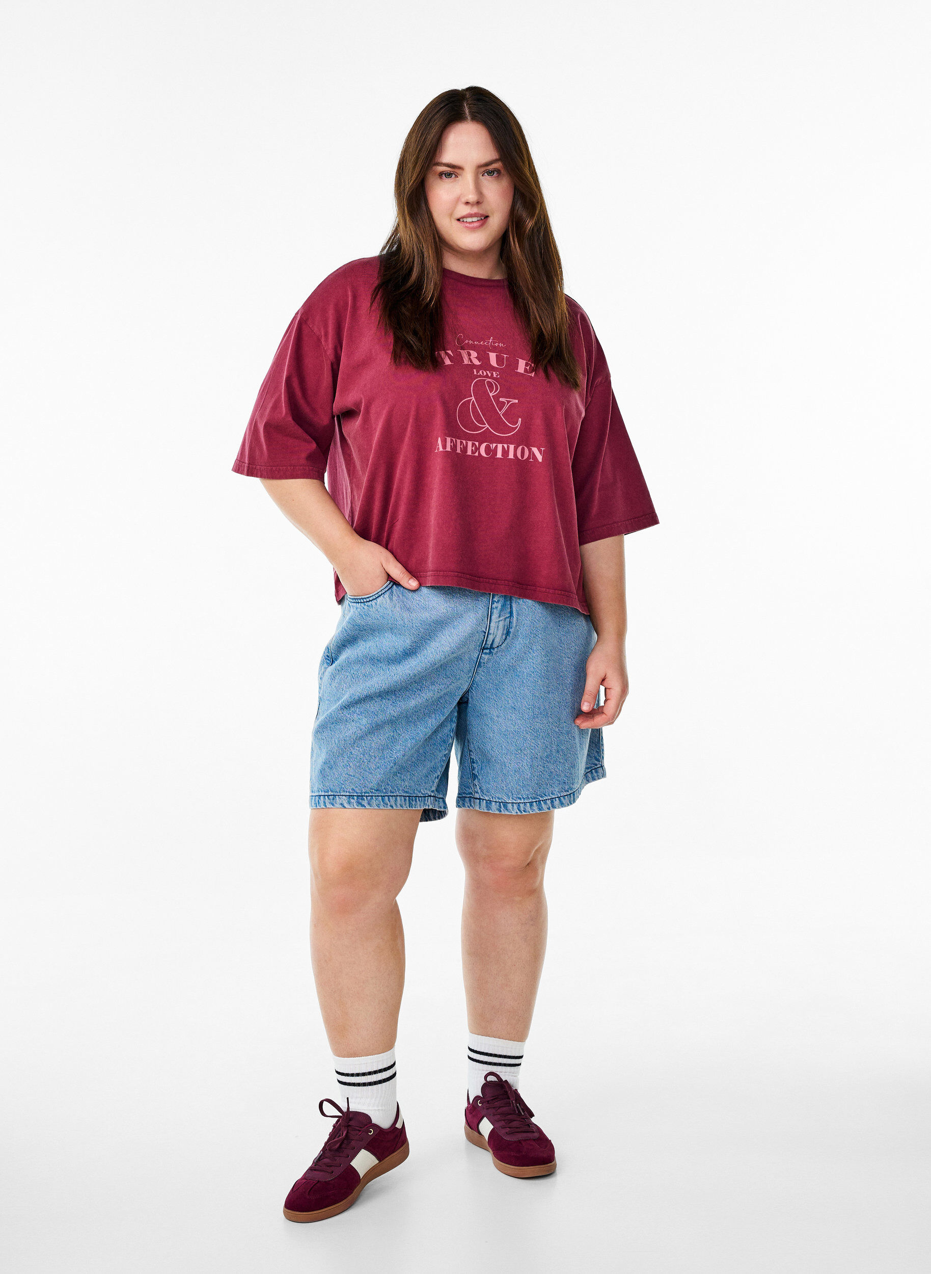 Zizzi Kurzes T-Shirt mit Lockere Passform, Dunkles Bordeaux, Model image number 1