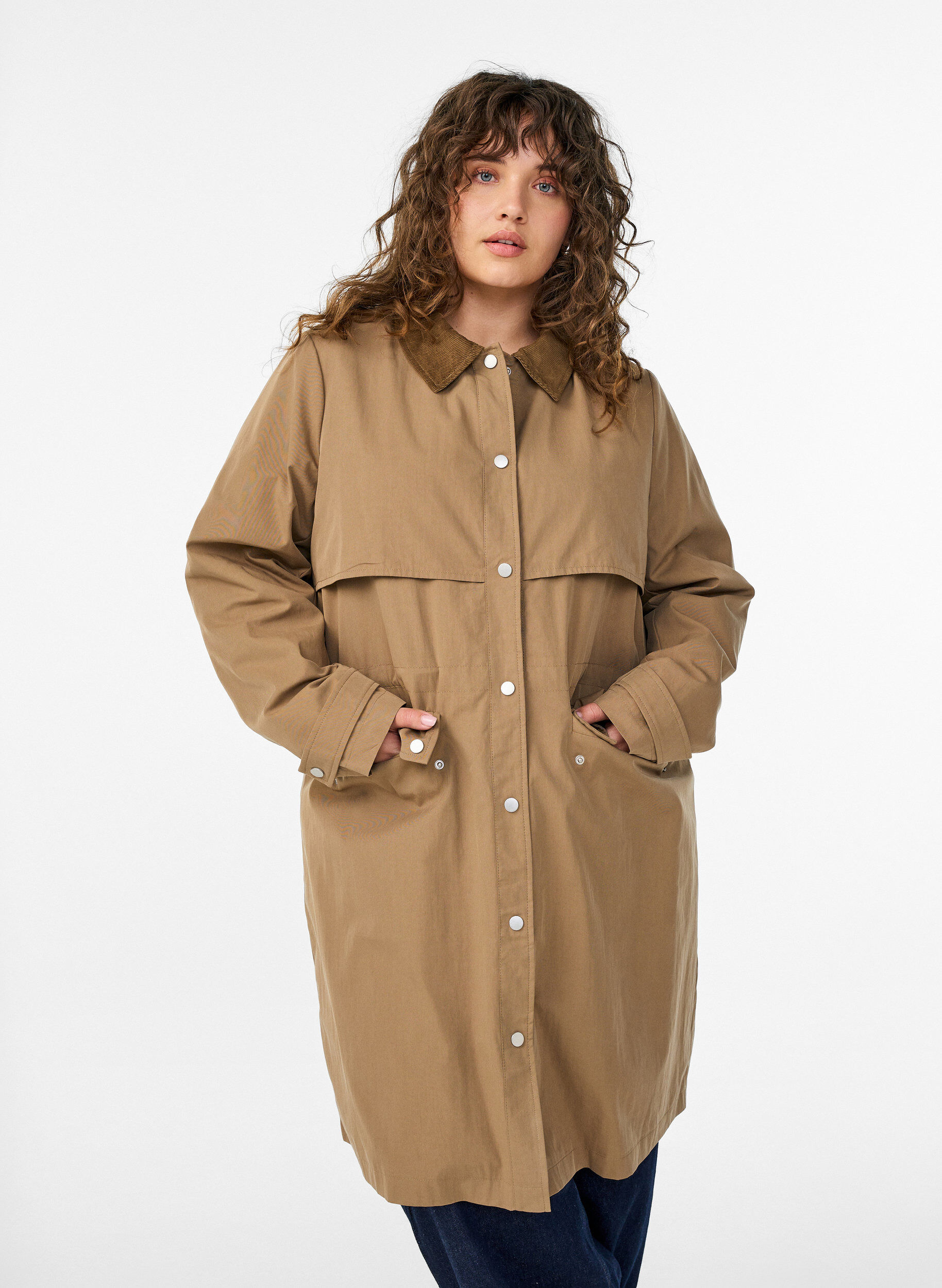 Parka longue de printemps avec col en velours c&ocirc;tel&eacute;, Camel, Model
