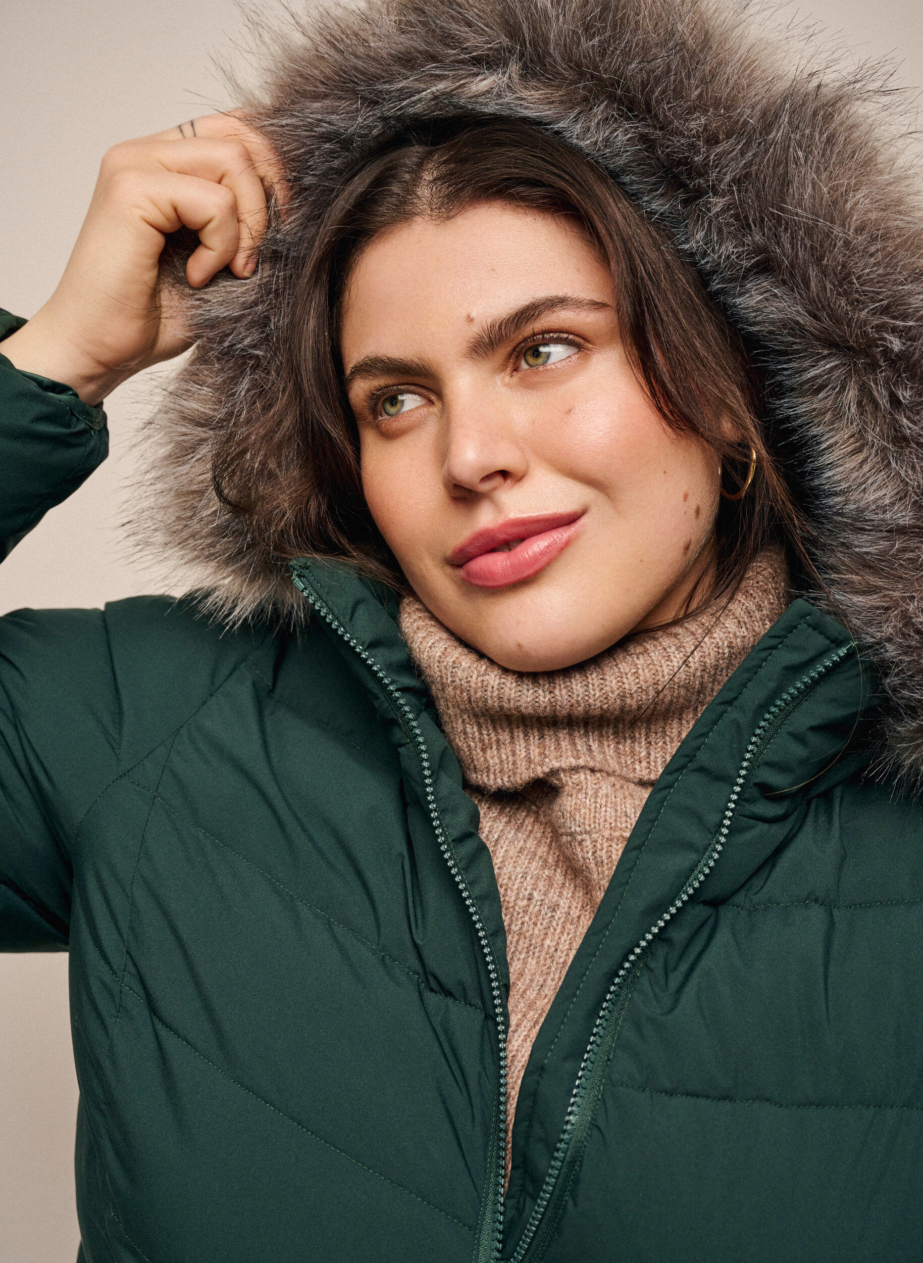 Zizzi Kurze Steppjacke mit Kapuze, Gr&uuml;n, Image image number 0