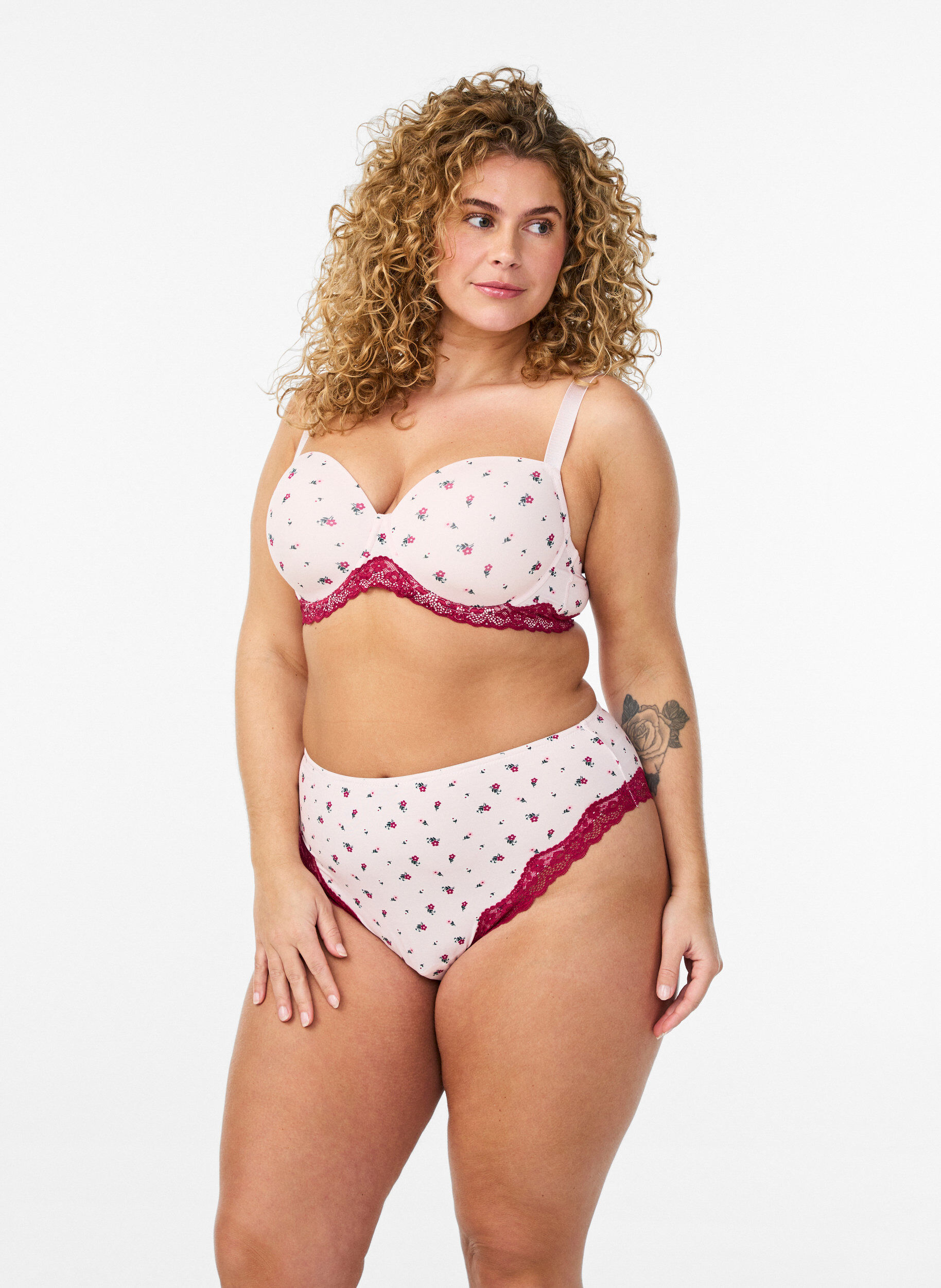 ZizziCulotte br&eacute;silienne avec imprim&eacute; floral et dentelle, Rose, Model image number 1