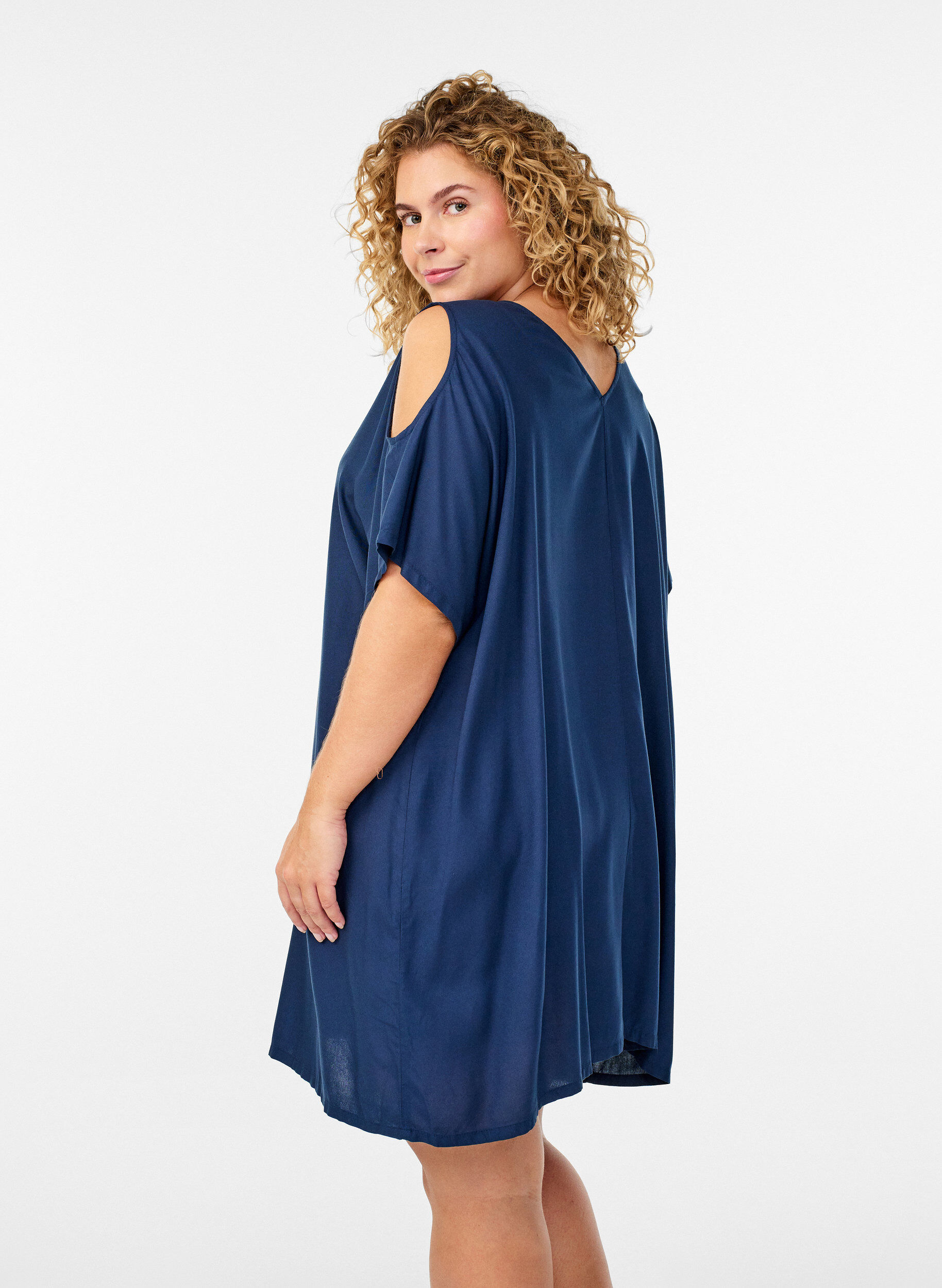 Zizzi Strandkleid aus Viskose mit Schulterdetail, Blau, Model image number 2