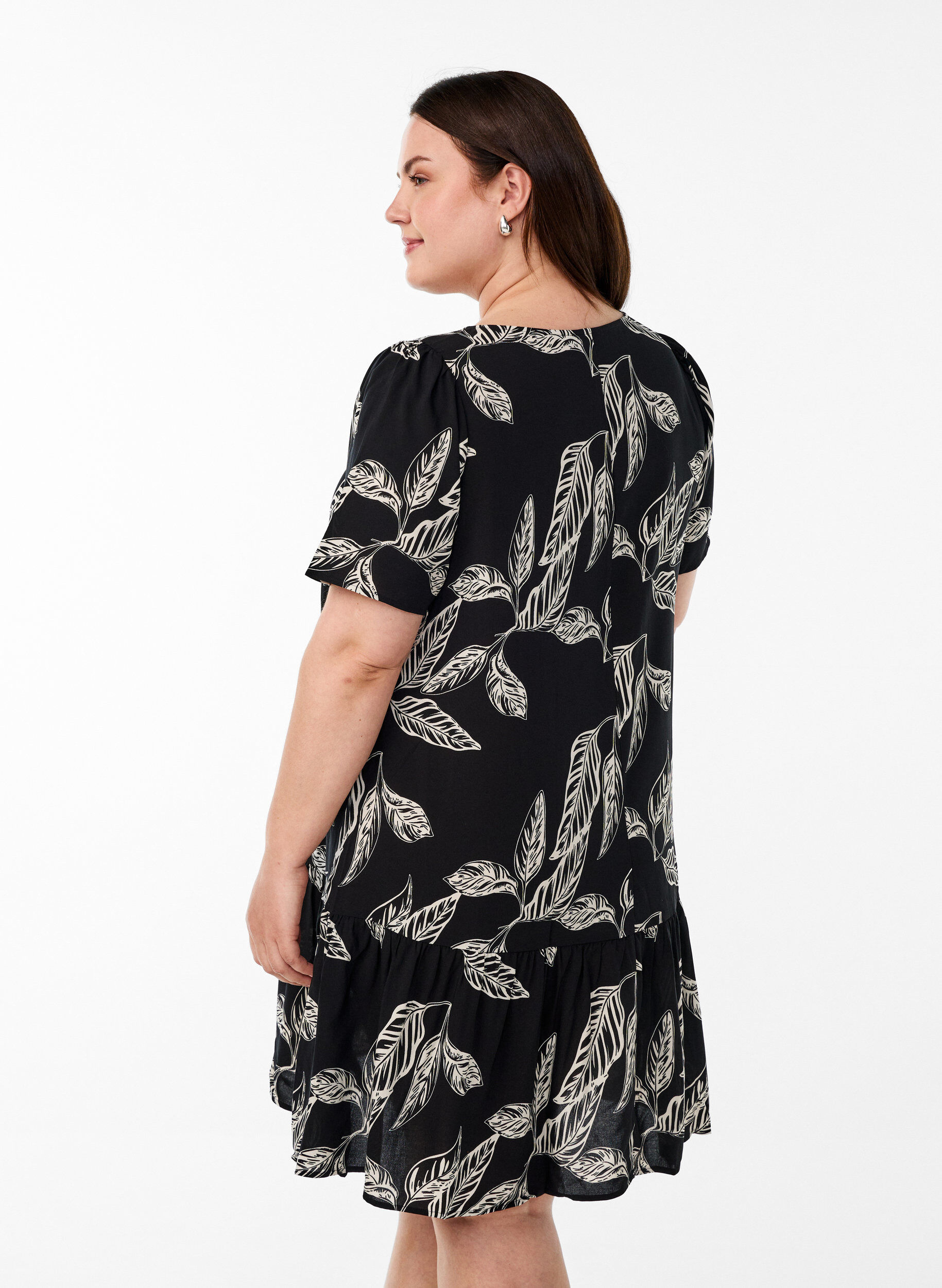 Zizzi FLASH &ndash; Kleid aus Viskose mit Schnittlinie, Schwarz, Model image number 2